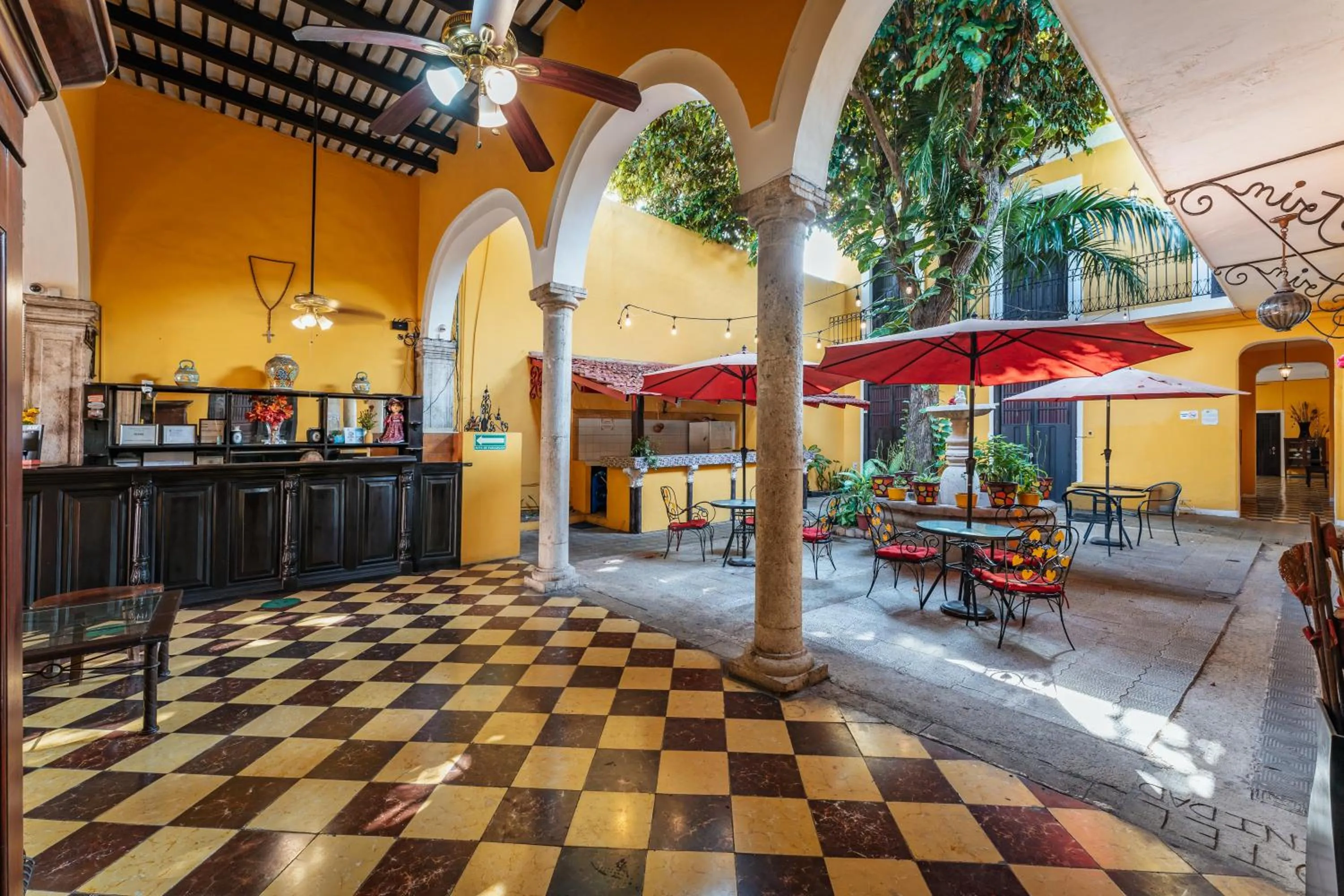 Patio in Hotel Santiago