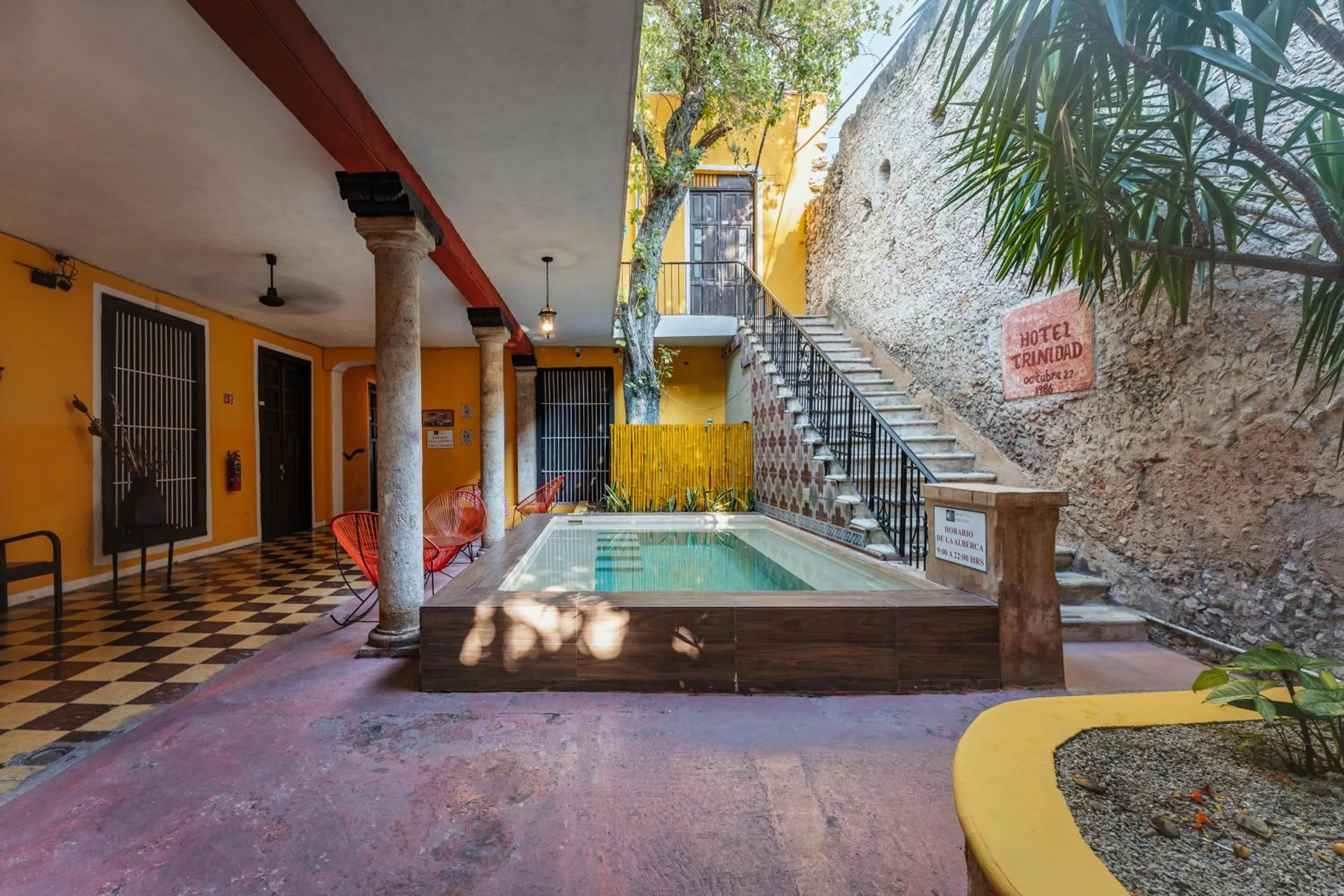 Swimming pool in Hotel Santiago