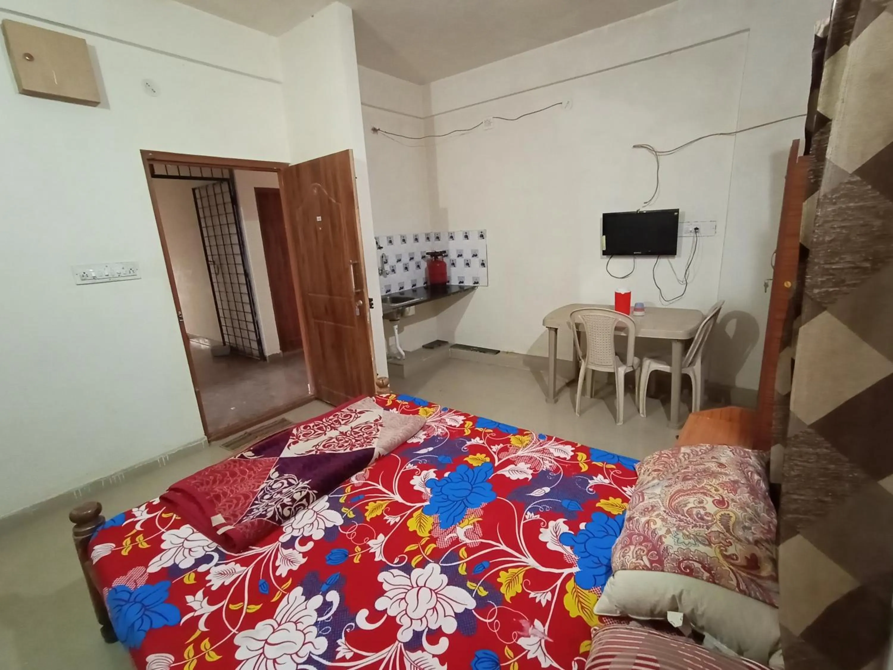 View (from property/room), Bed in Professionals Pride PG