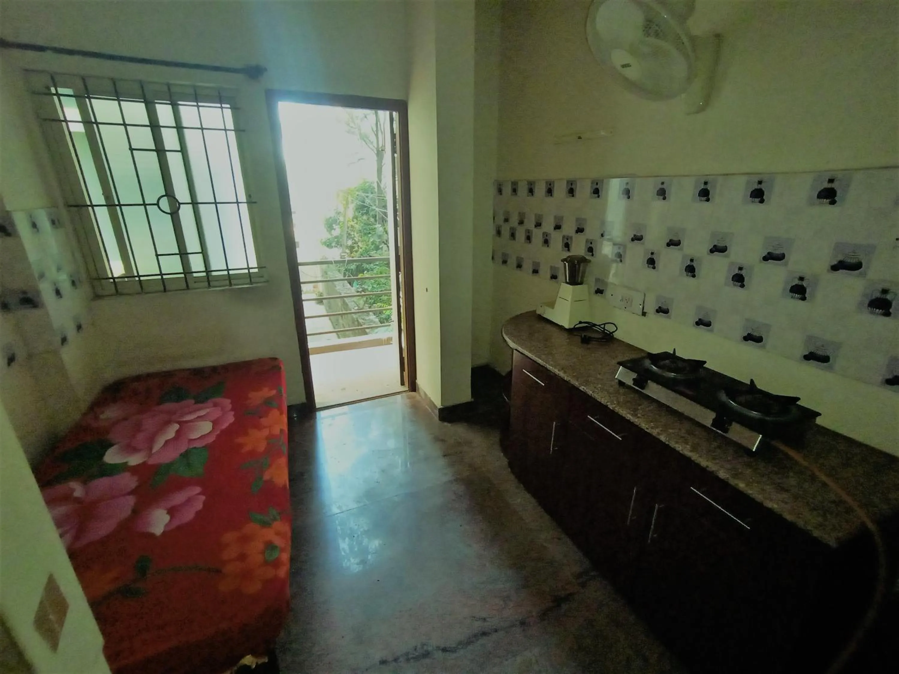 Kitchen or kitchenette in Professionals Pride PG