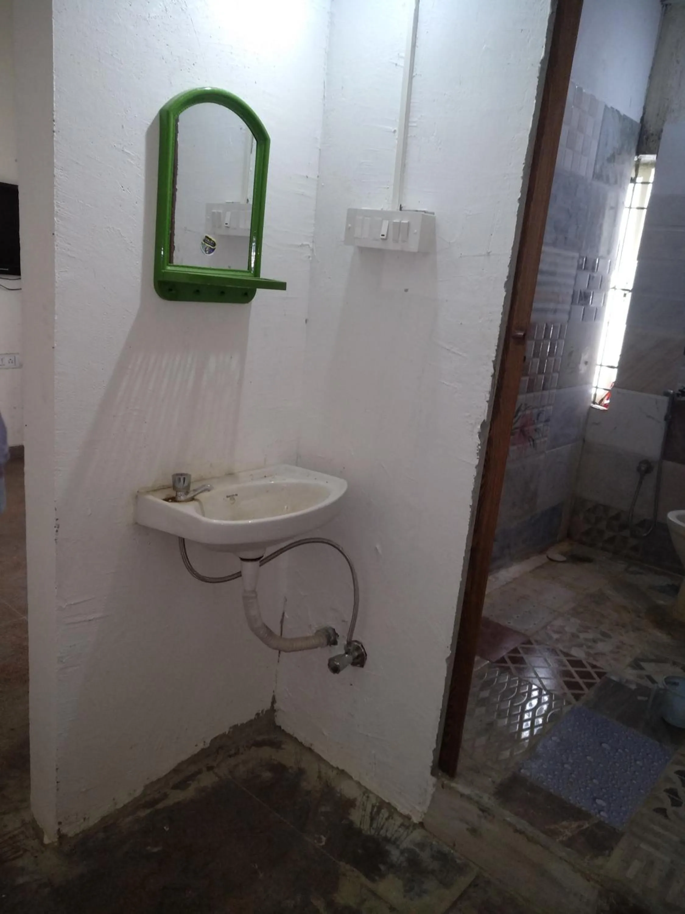 Public Bath in Professionals Pride PG