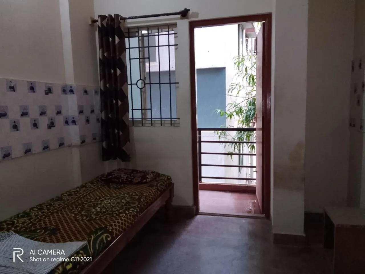 Photo of the whole room, Bed in Professionals Pride PG