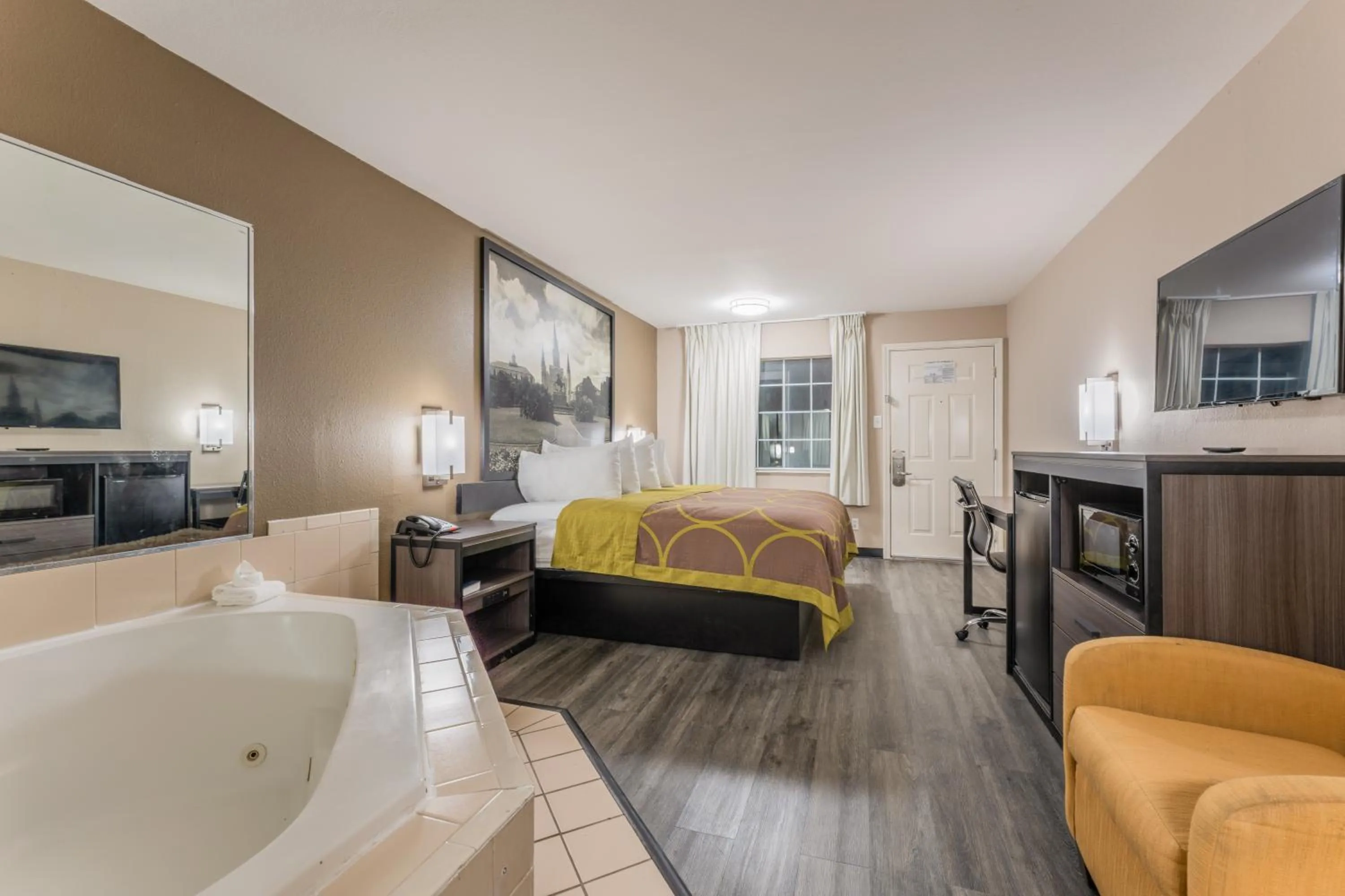 Hot Tub, Bed in Super 8 by Wyndham Lake Charles Northeast