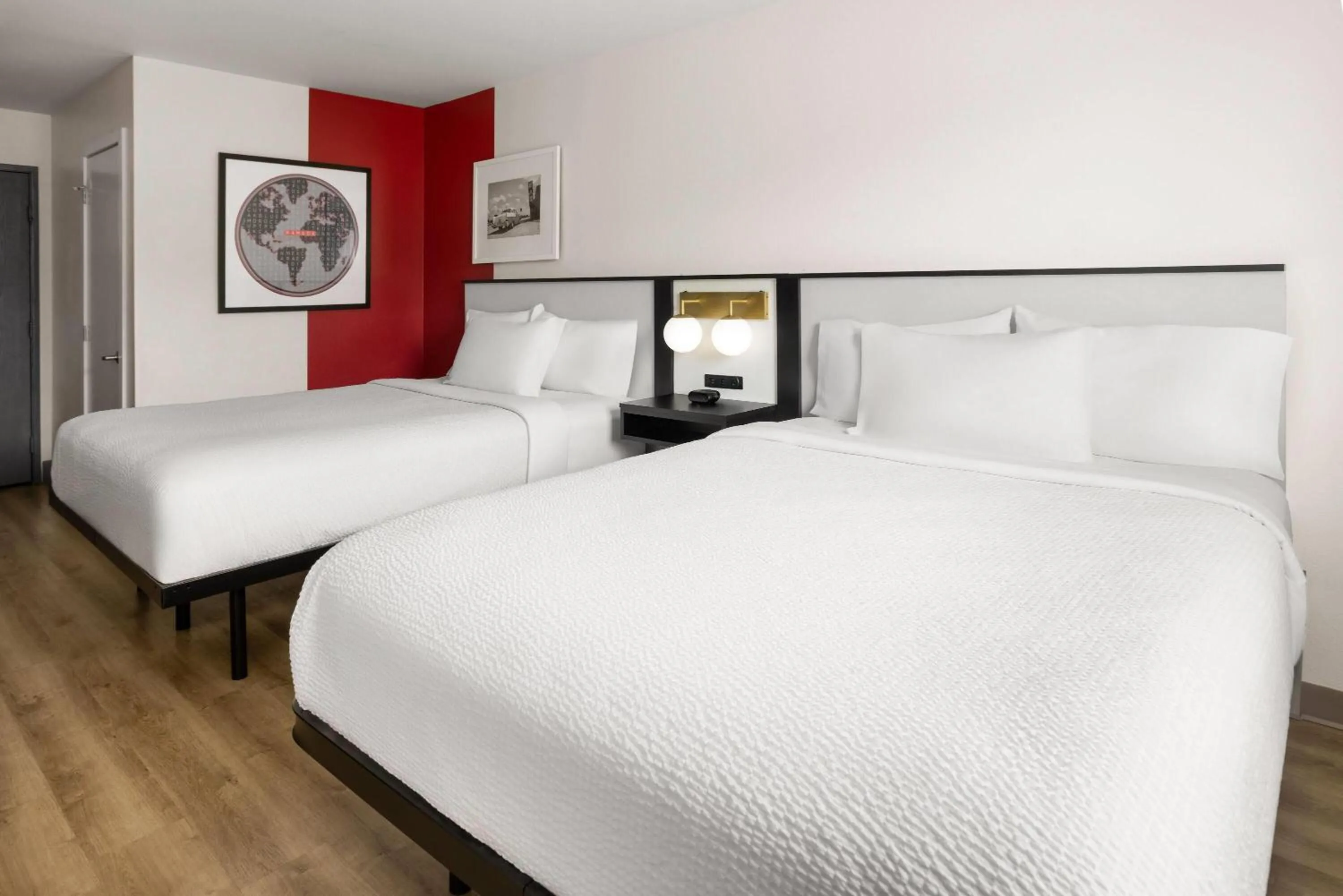 Photo of the whole room, Bed in Ramada by Wyndham York Harrisburg Hershey