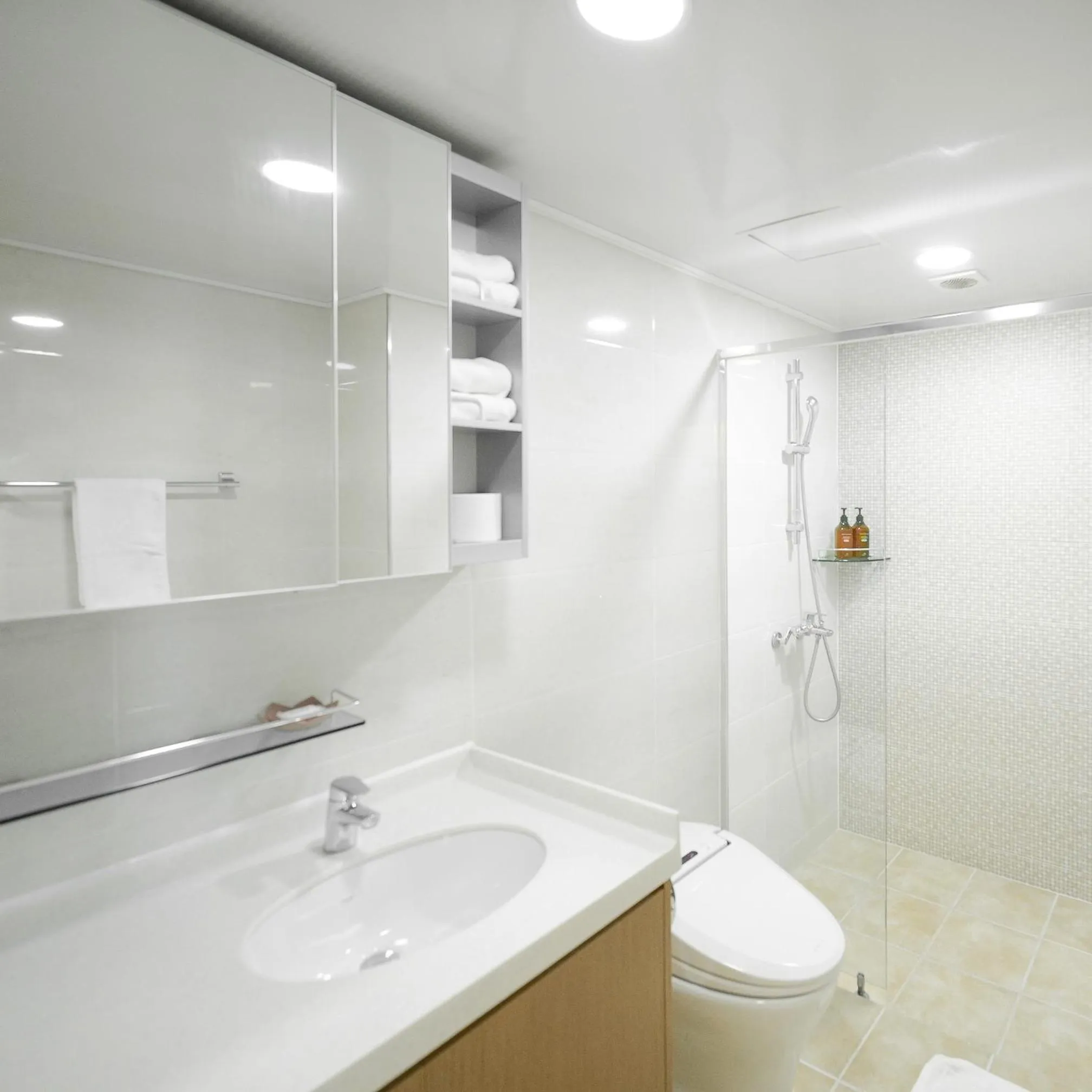 Toilet in Residence Hotel K Okpo