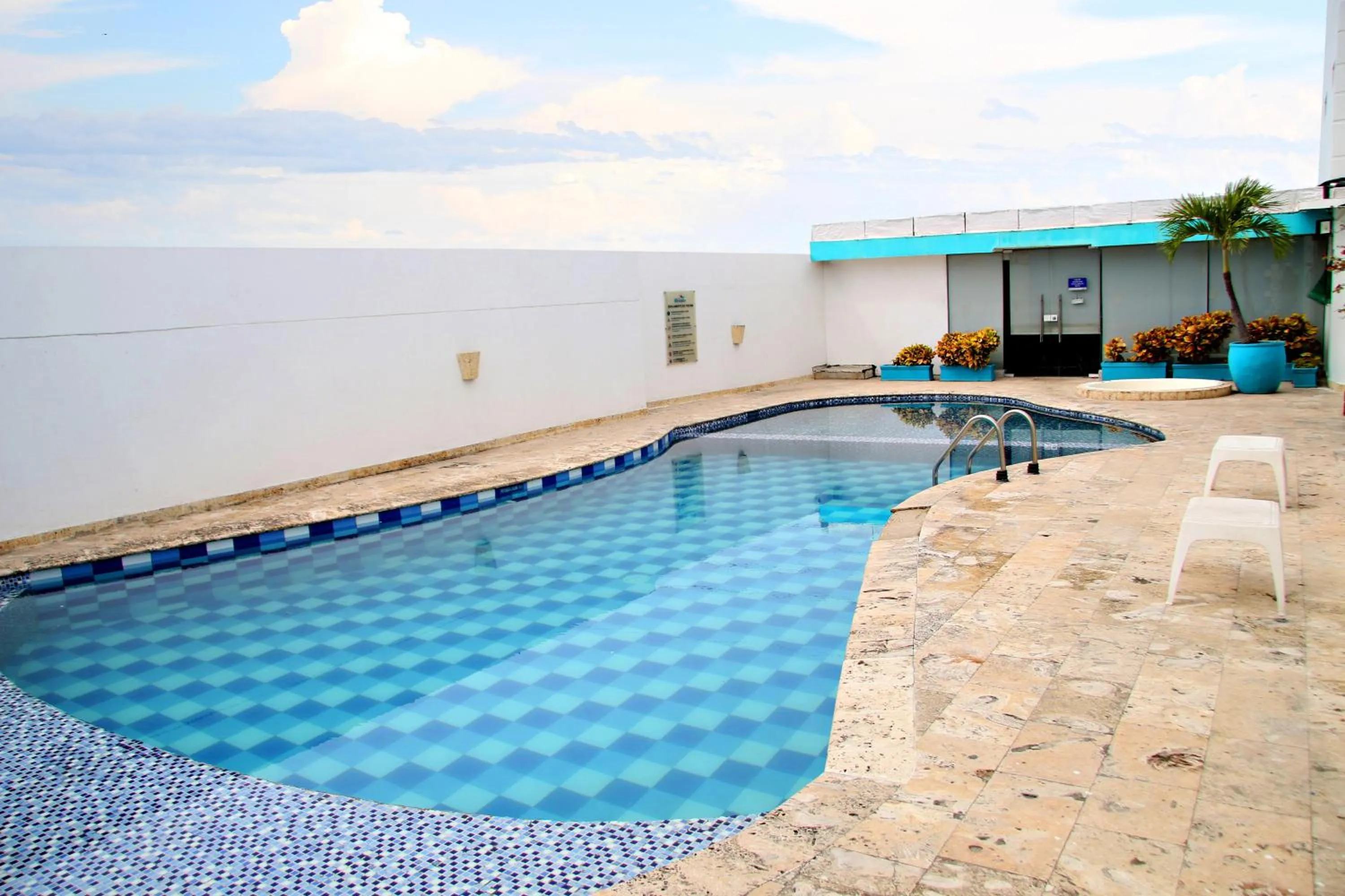 Pool view in Ayenda 1801 El Oceano