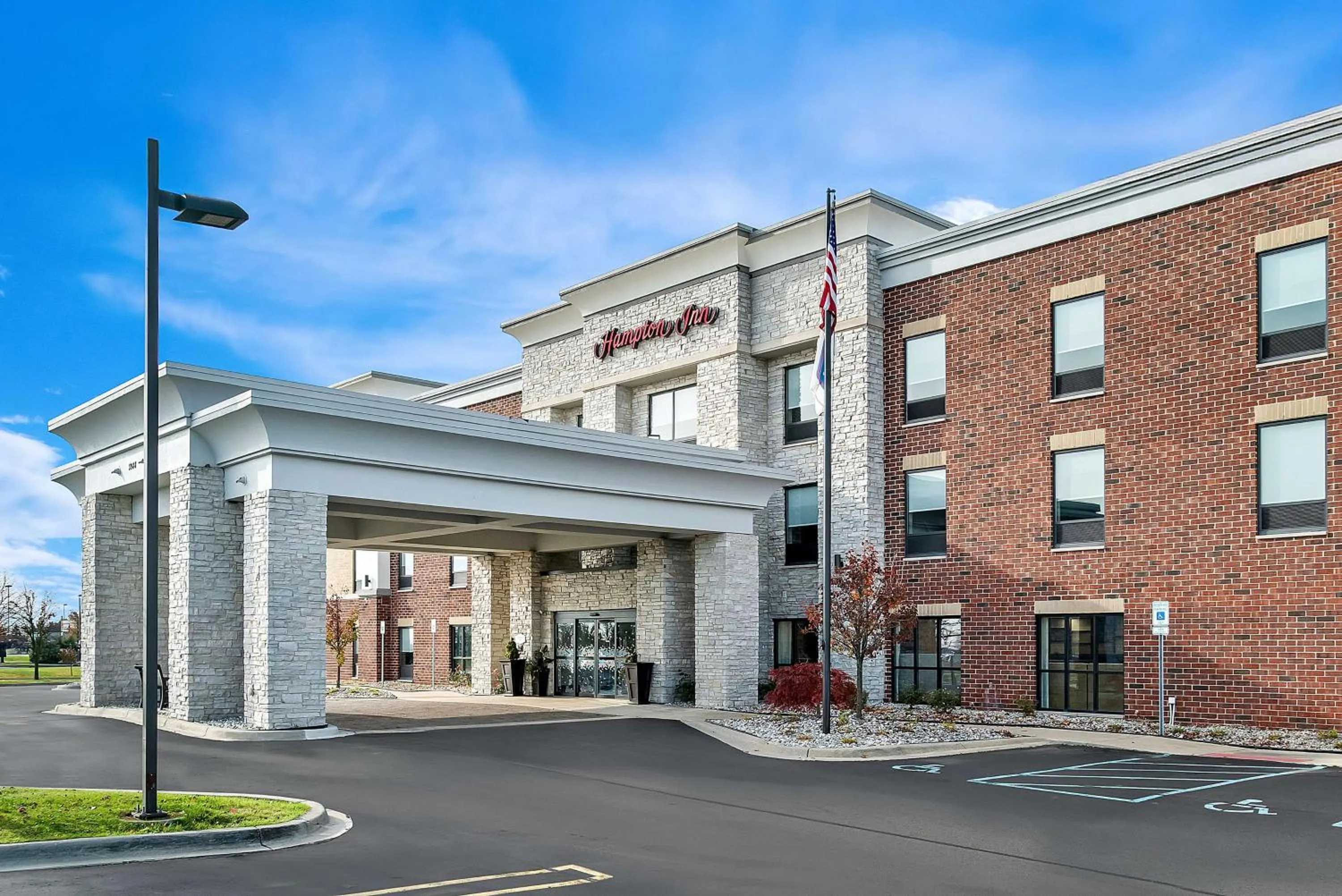 Property building in Hampton Inn Detroit/Auburn Hills-North