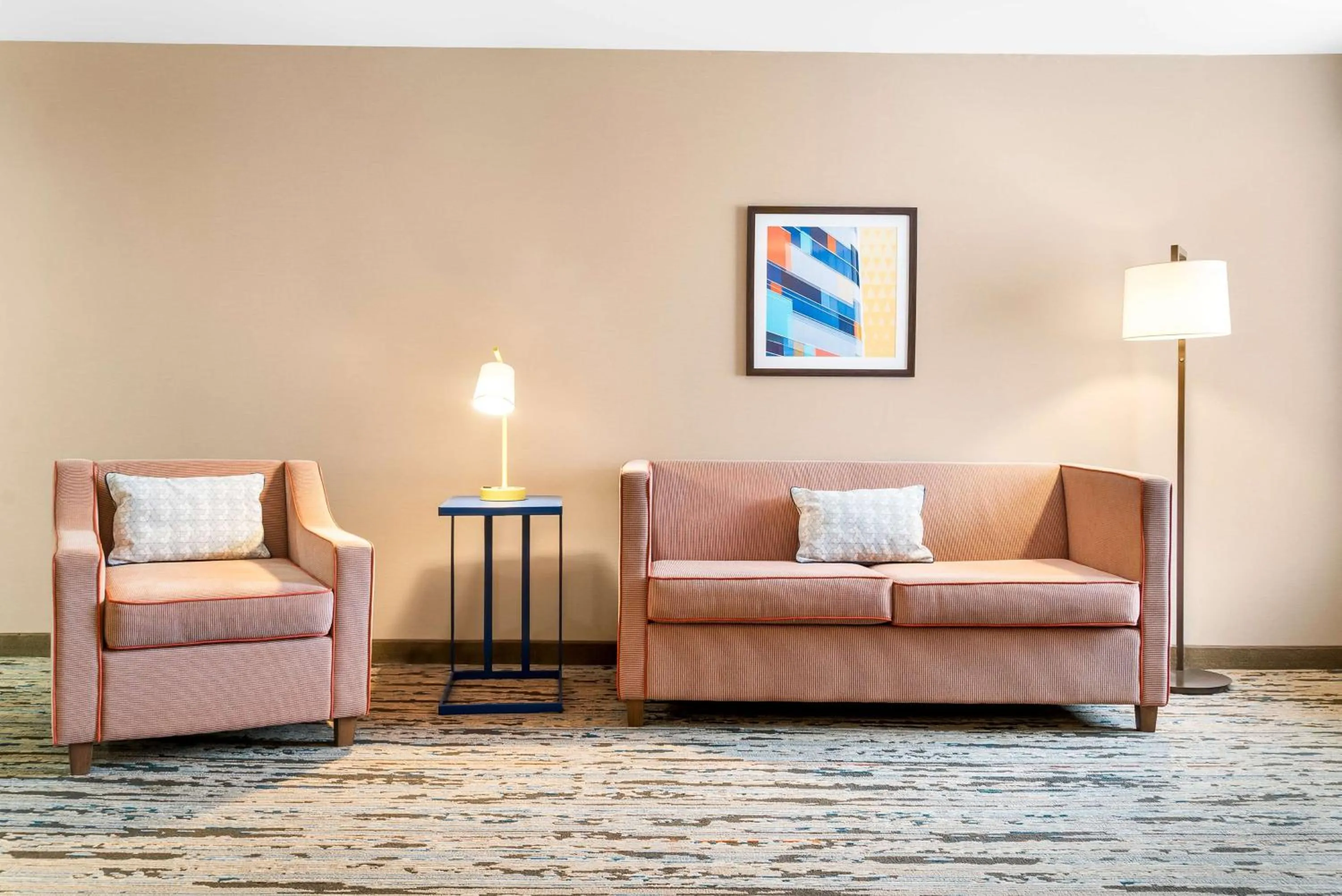 Living room in Hampton Inn Detroit/Auburn Hills-North