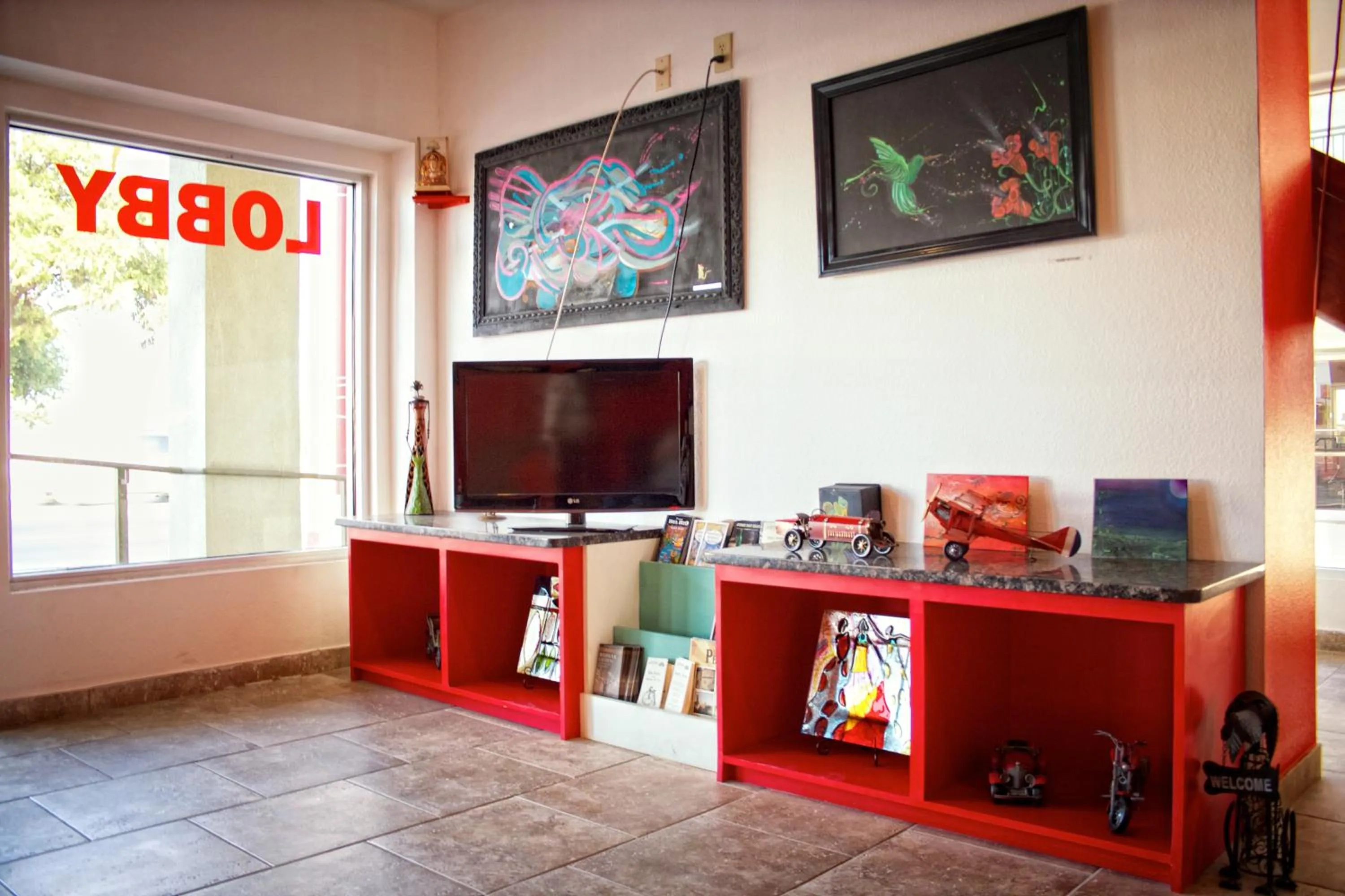 Facade/entrance in Whispering Palms Inn