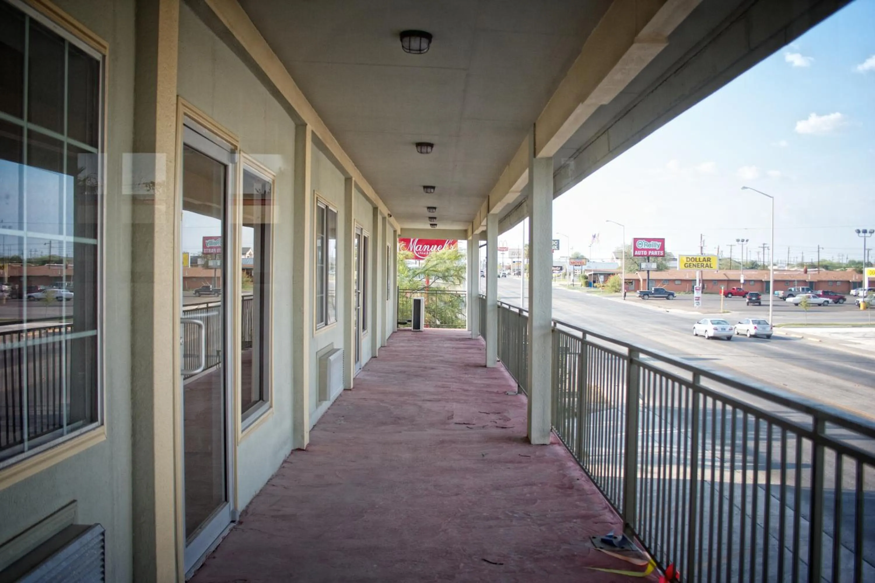 Facade/entrance in Whispering Palms Inn