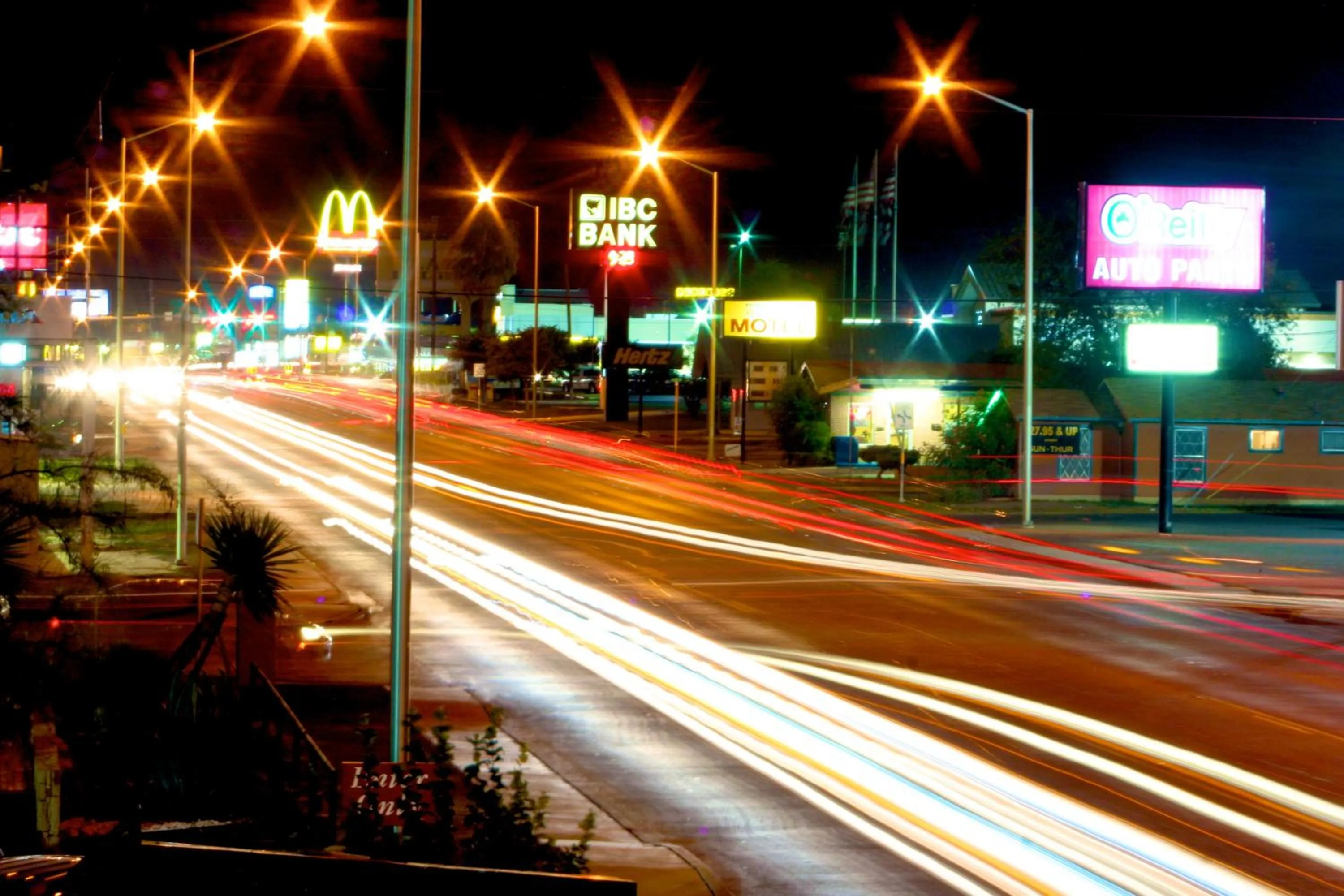 Facade/entrance in Whispering Palms Inn