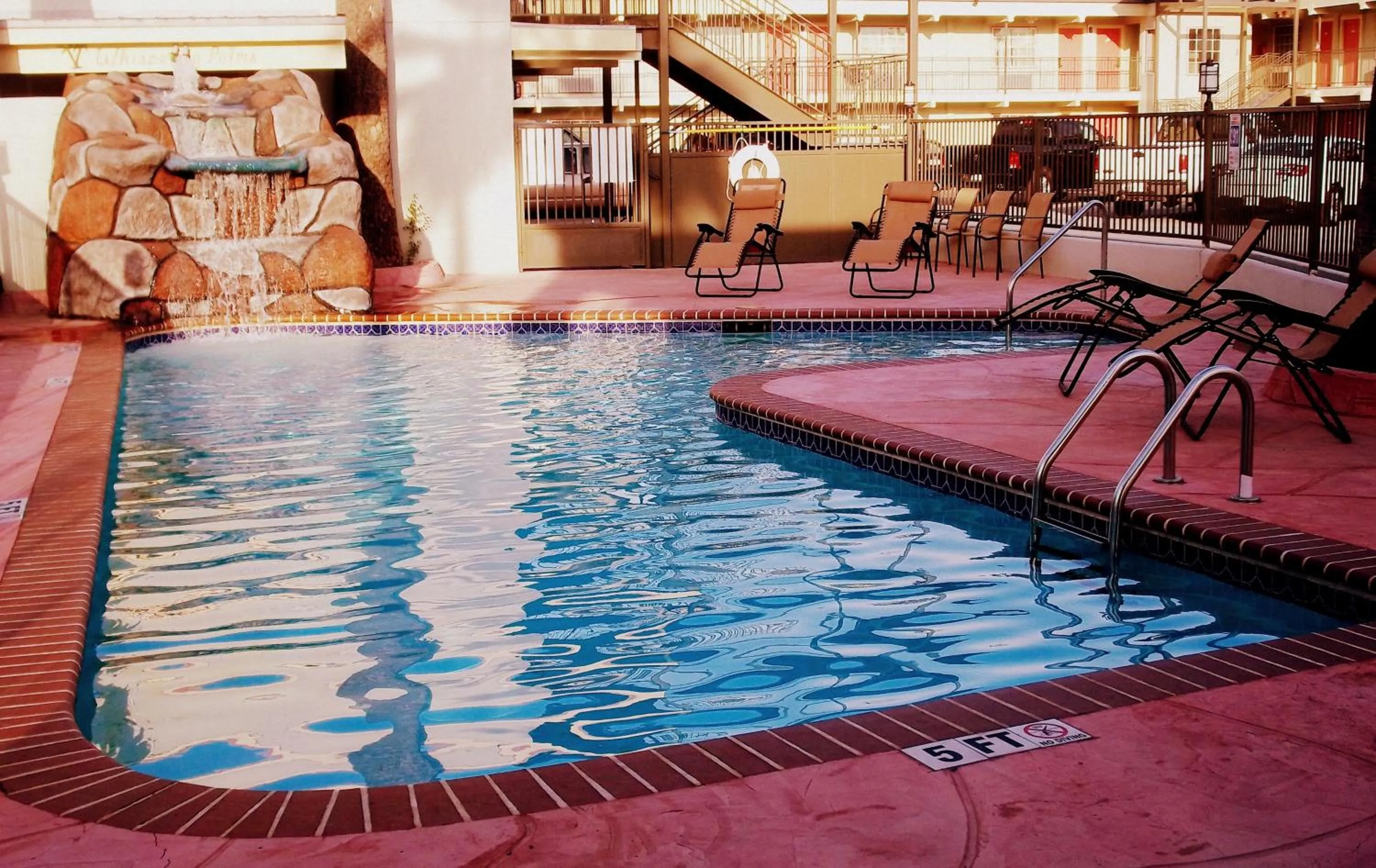 Swimming pool in Whispering Palms Inn