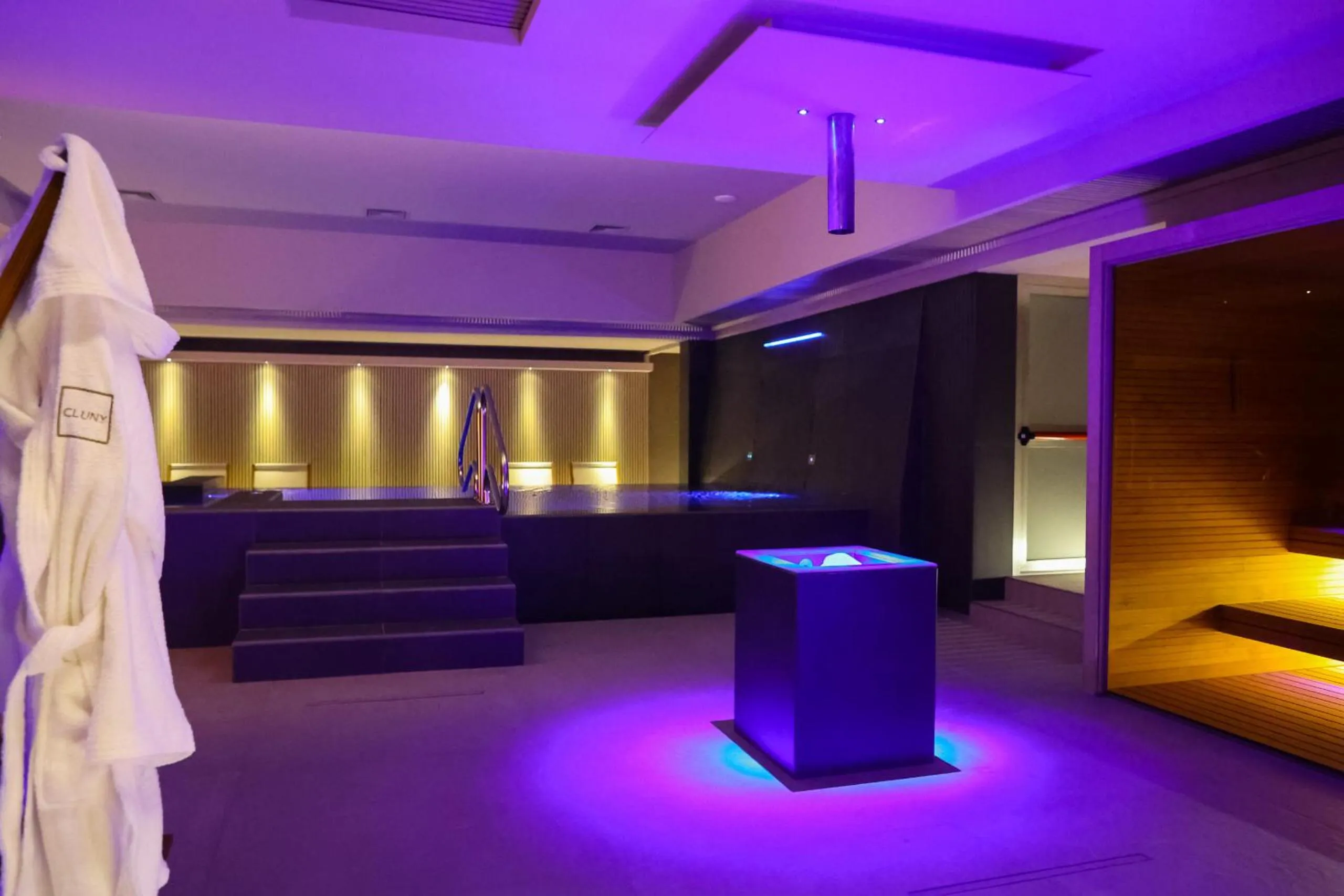 Swimming pool in Moma Hotel Wellness & Spa