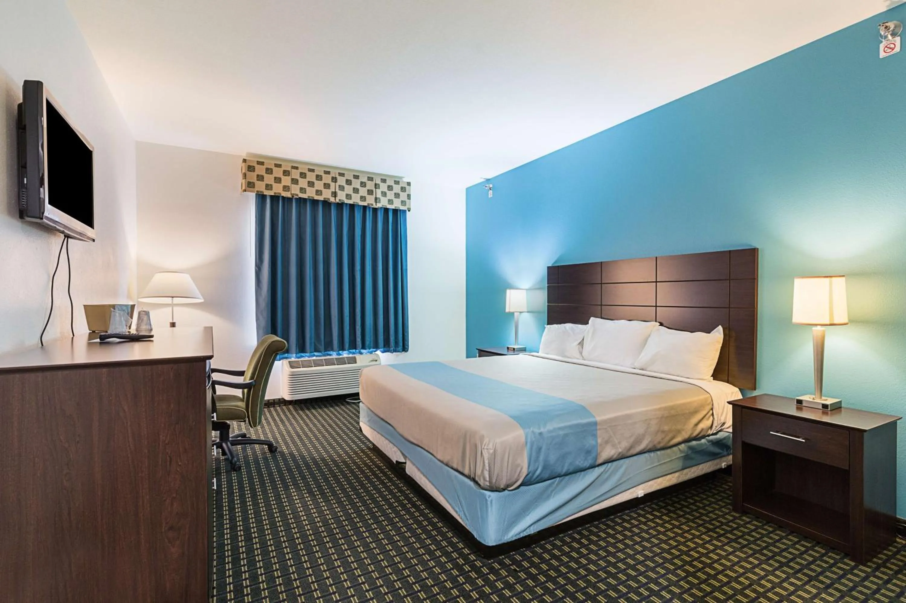 Photo of the whole room, Bed in Budget Inn Ganado