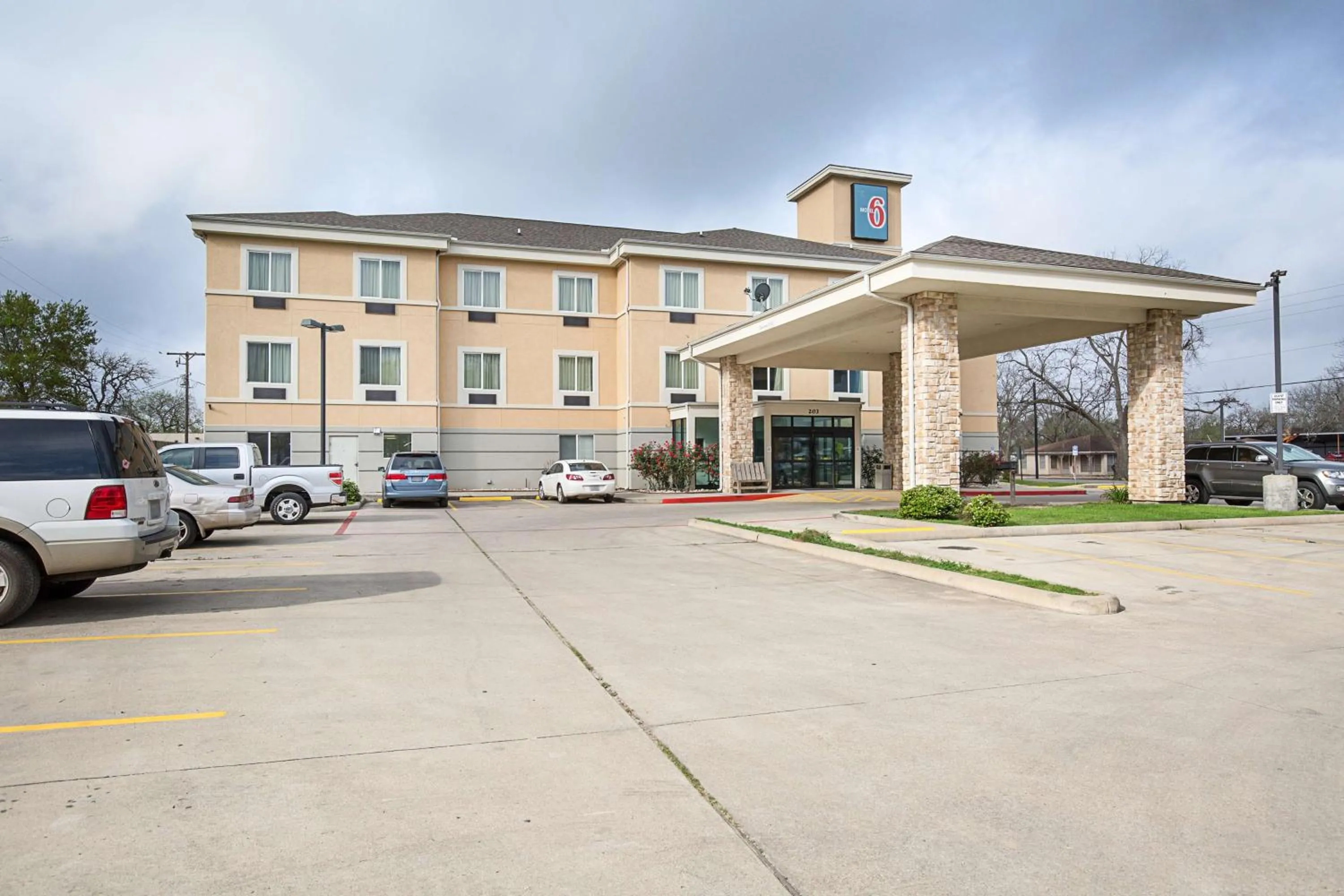 Property building in Budget Inn Ganado