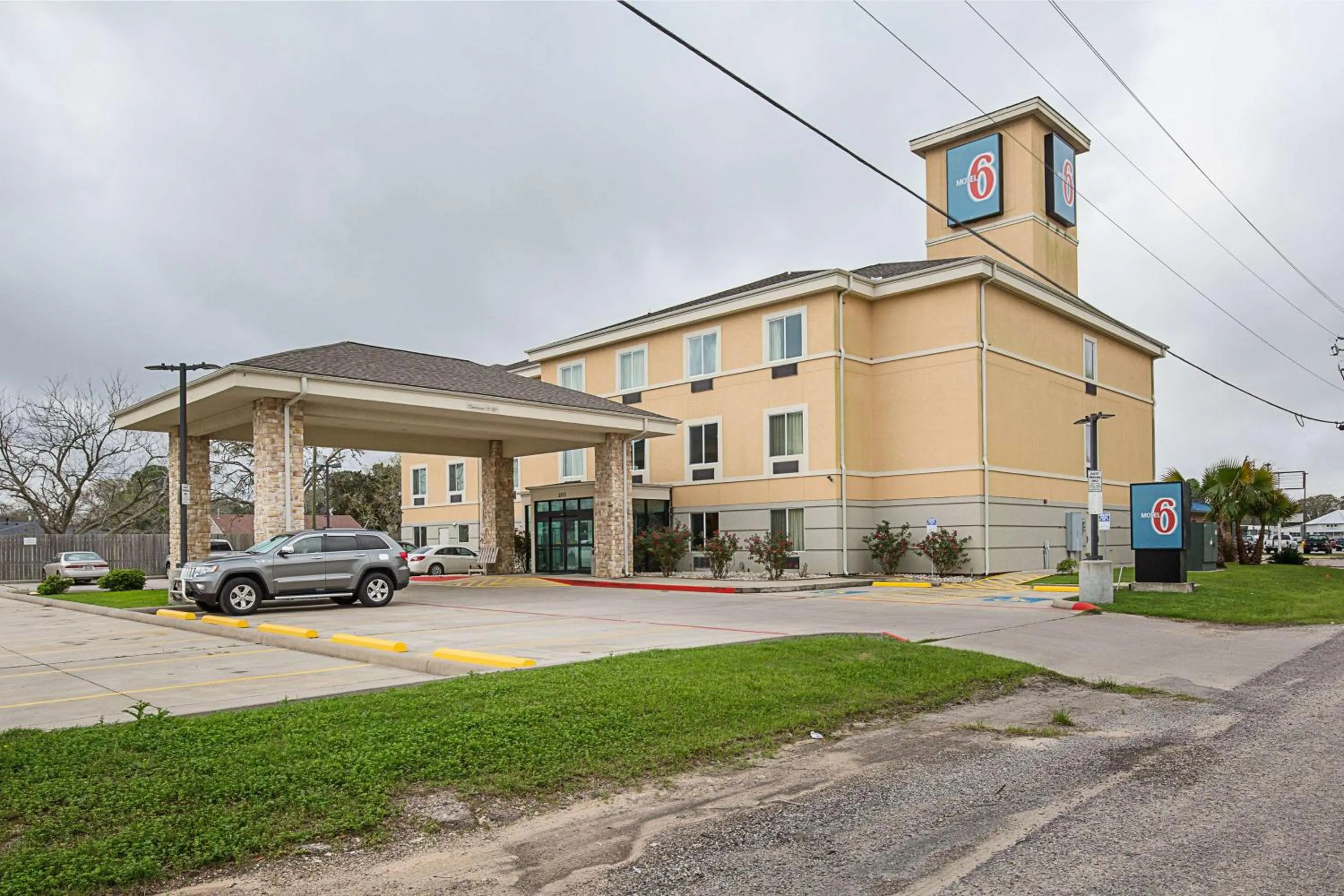 Property building in Budget Inn Ganado