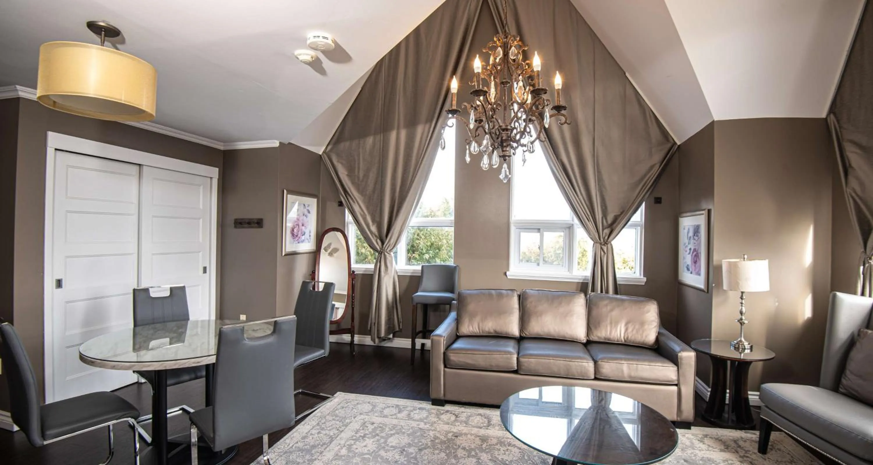 Bedroom in Elm Hurst Inn & Spa