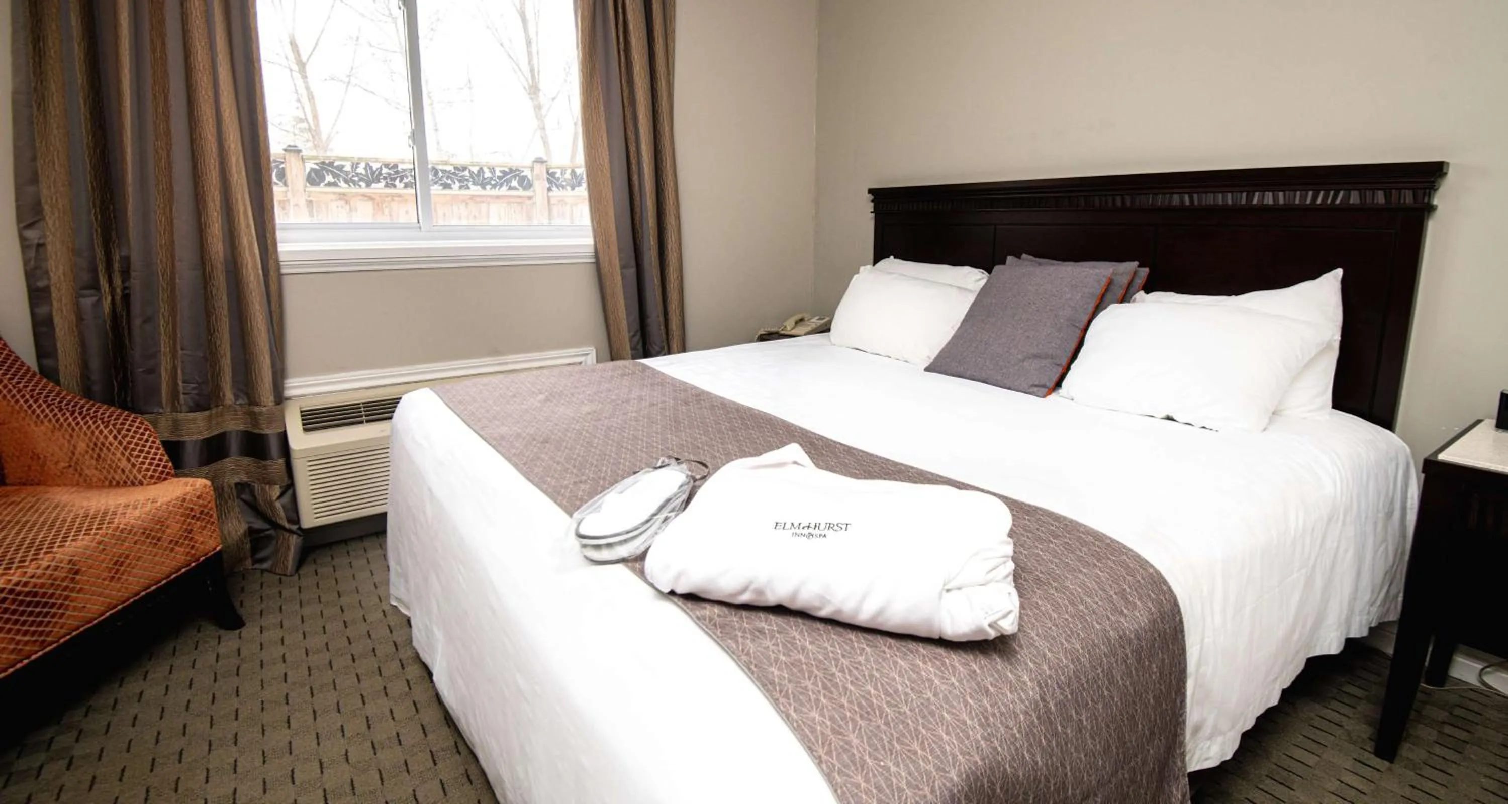 Bedroom, Bed in Elm Hurst Inn & Spa