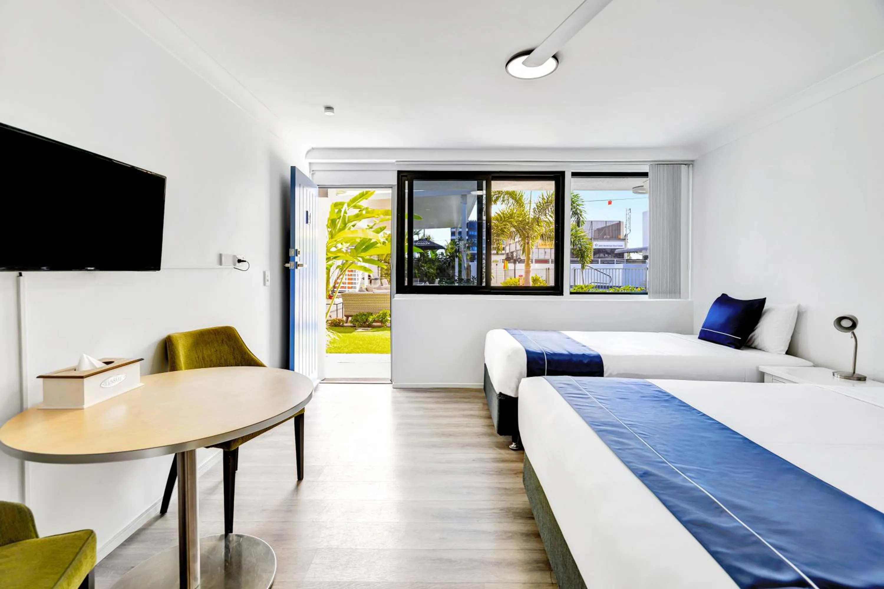 Bed in Montego Mermaid Beach Motel