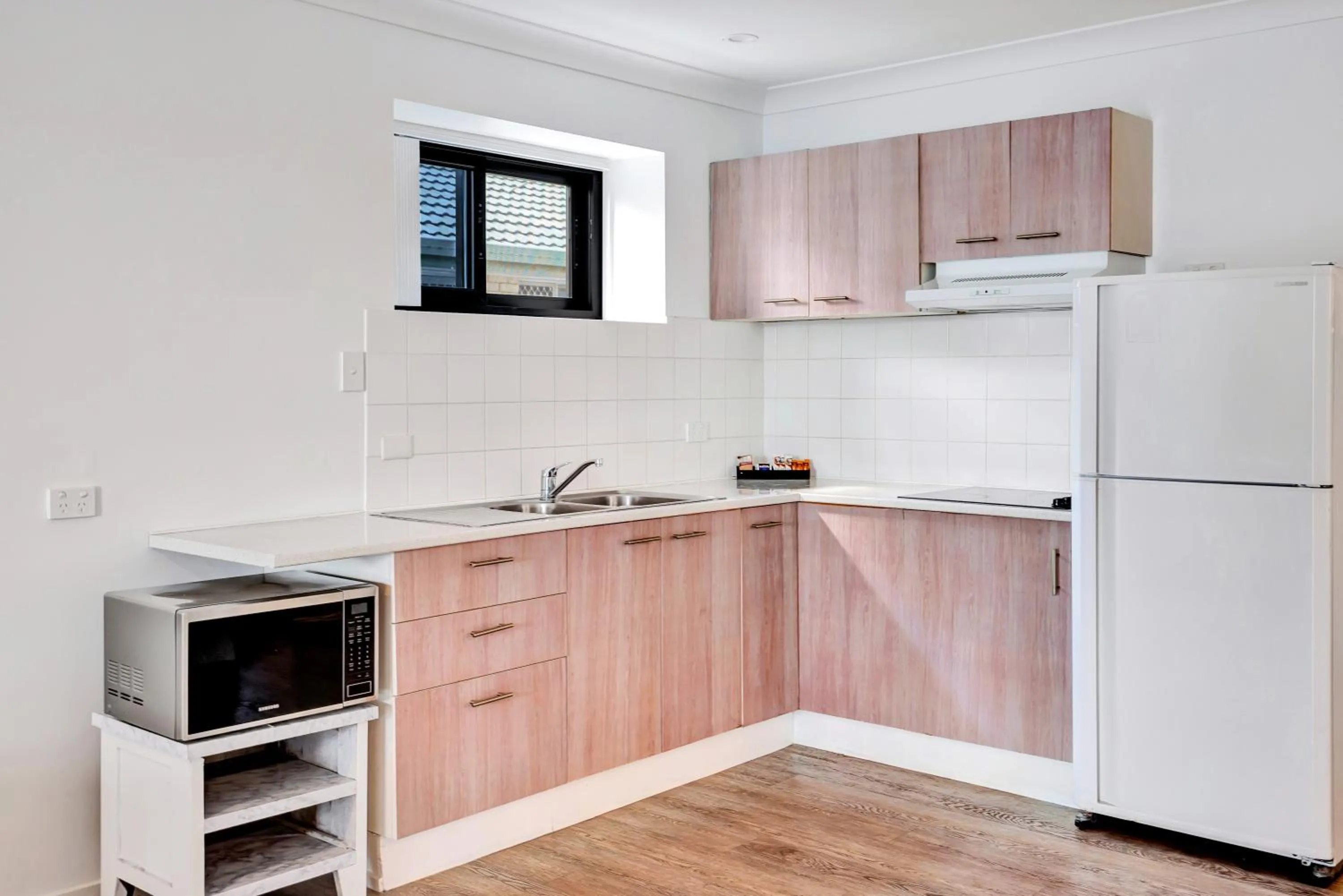 Kitchen or kitchenette in Montego Mermaid Beach Motel