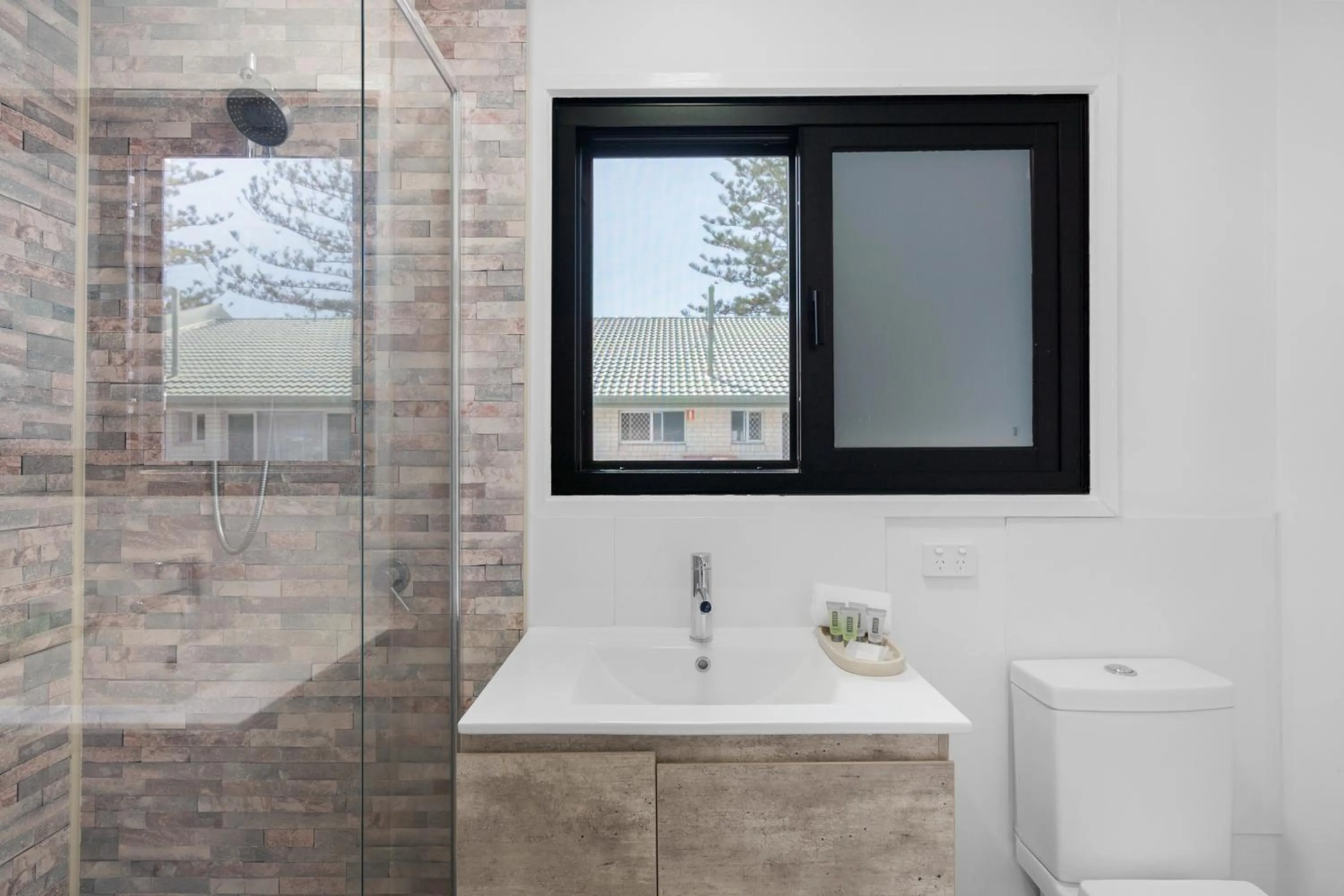 Bathroom in Montego Mermaid Beach Motel