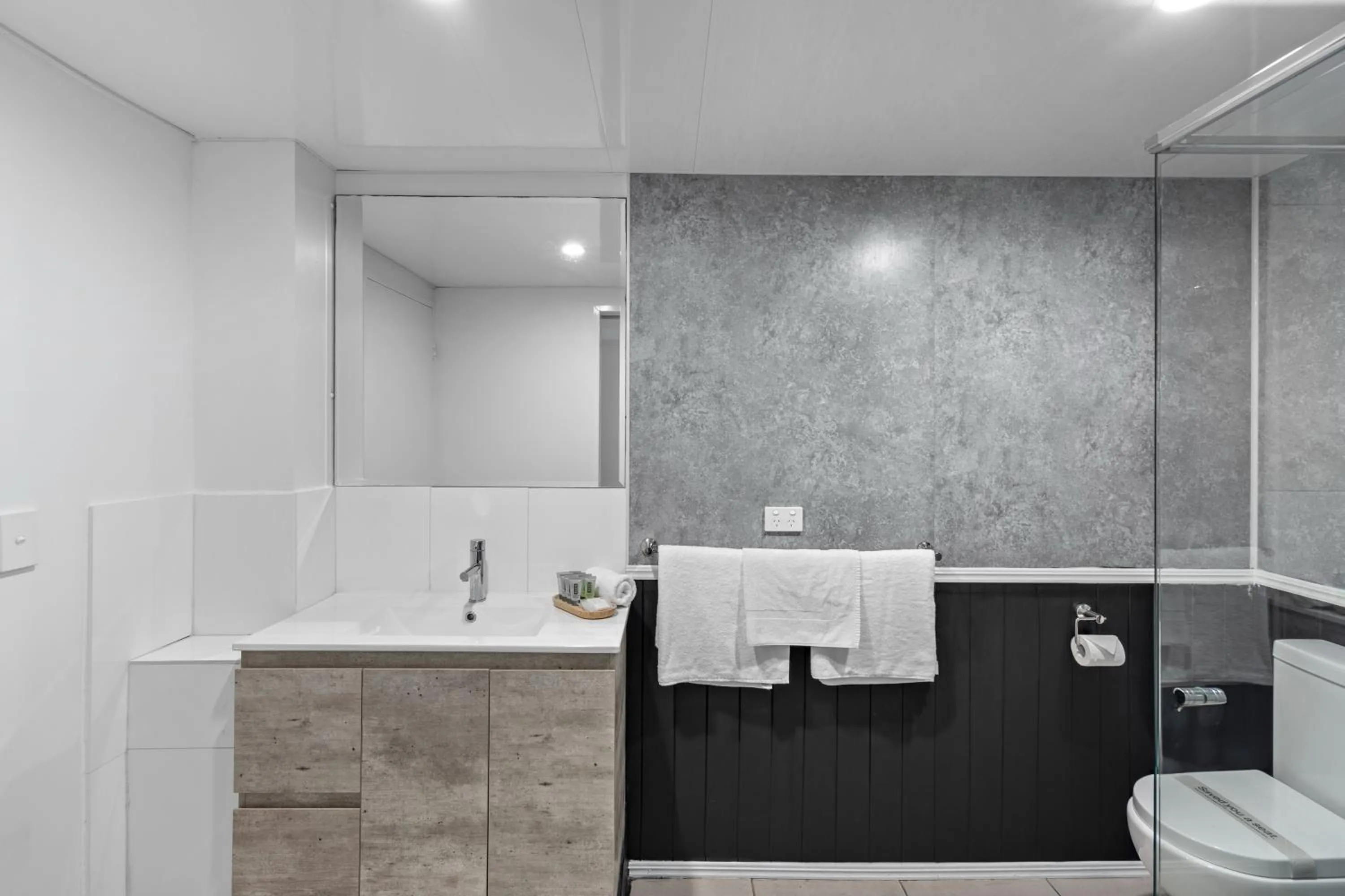 Bathroom in Montego Mermaid Beach Motel