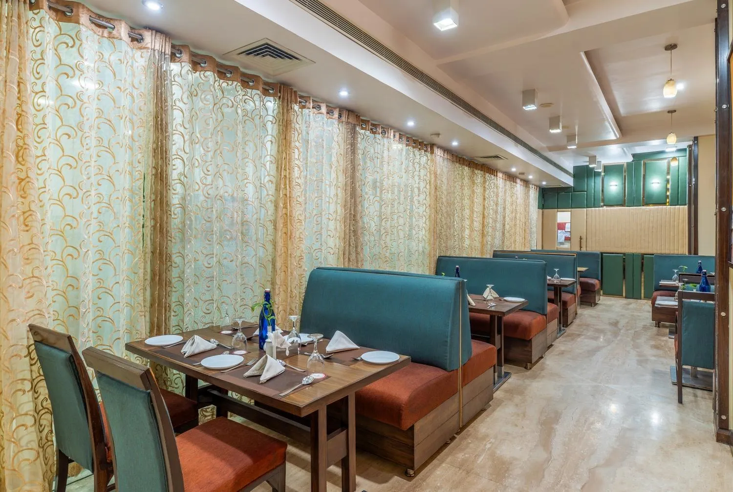 Restaurant/places to eat in Amantra Comfort Hotel