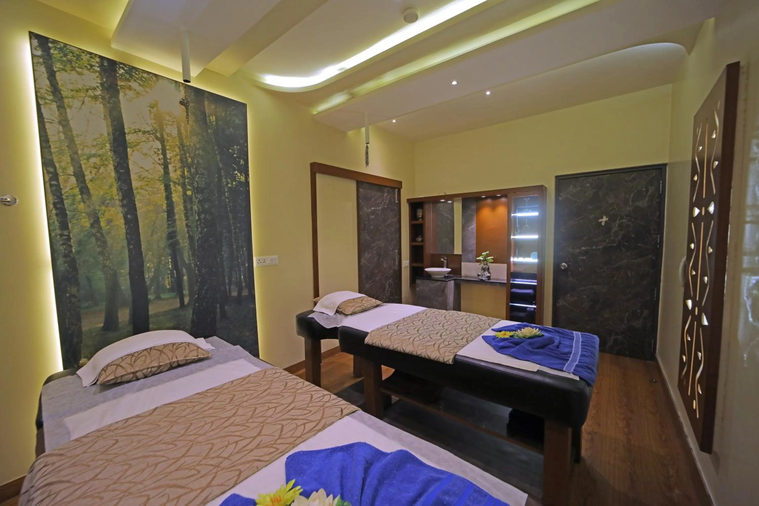 Spa and wellness centre/facilities, Bed in Amantra Comfort Hotel
