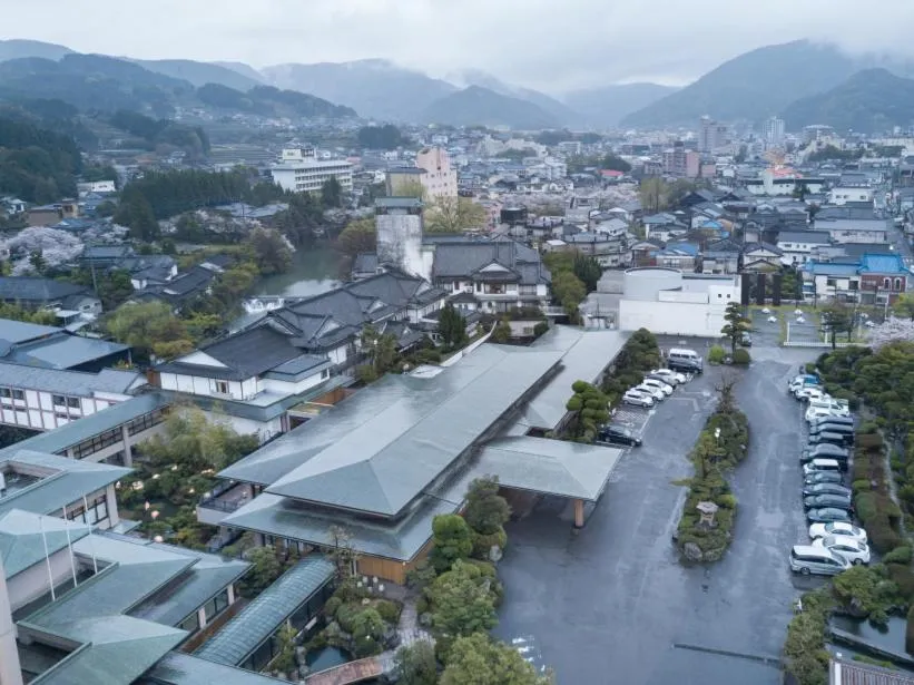 Property building in Wataya Besso