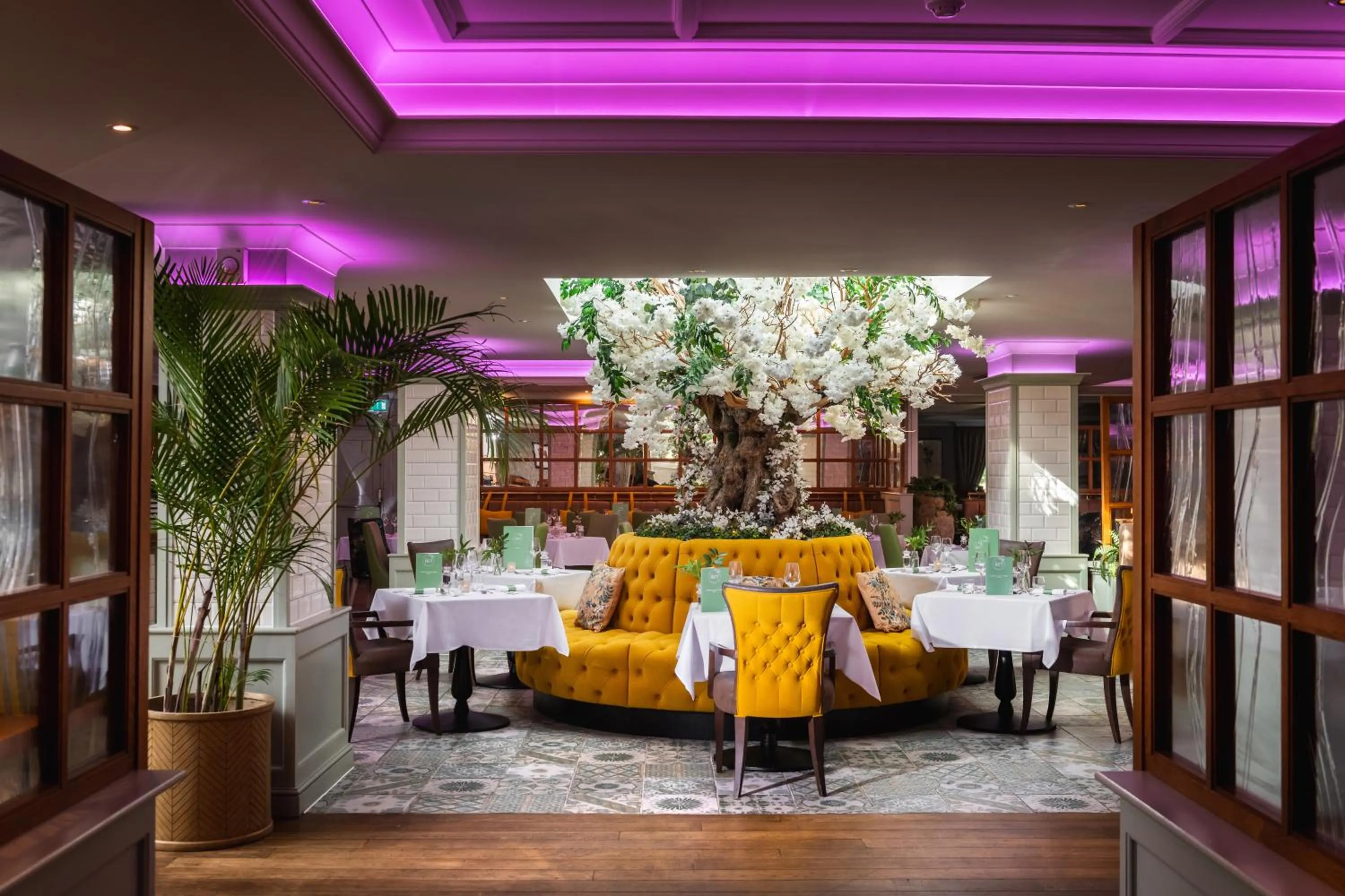 Restaurant/places to eat in Wotton House