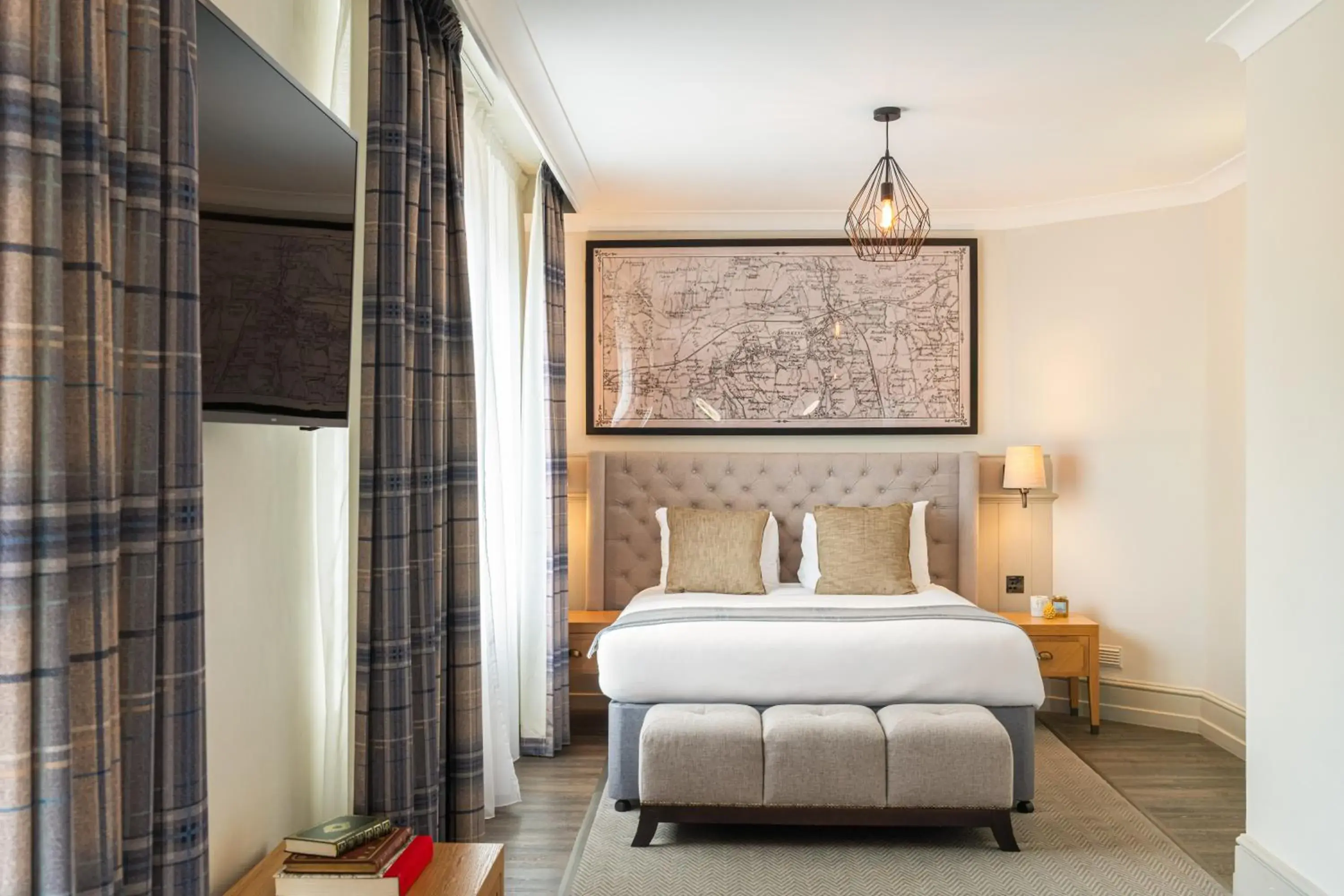 1 Double Bed Premium in Wotton House 1 Double Bed Premium in Wotton House