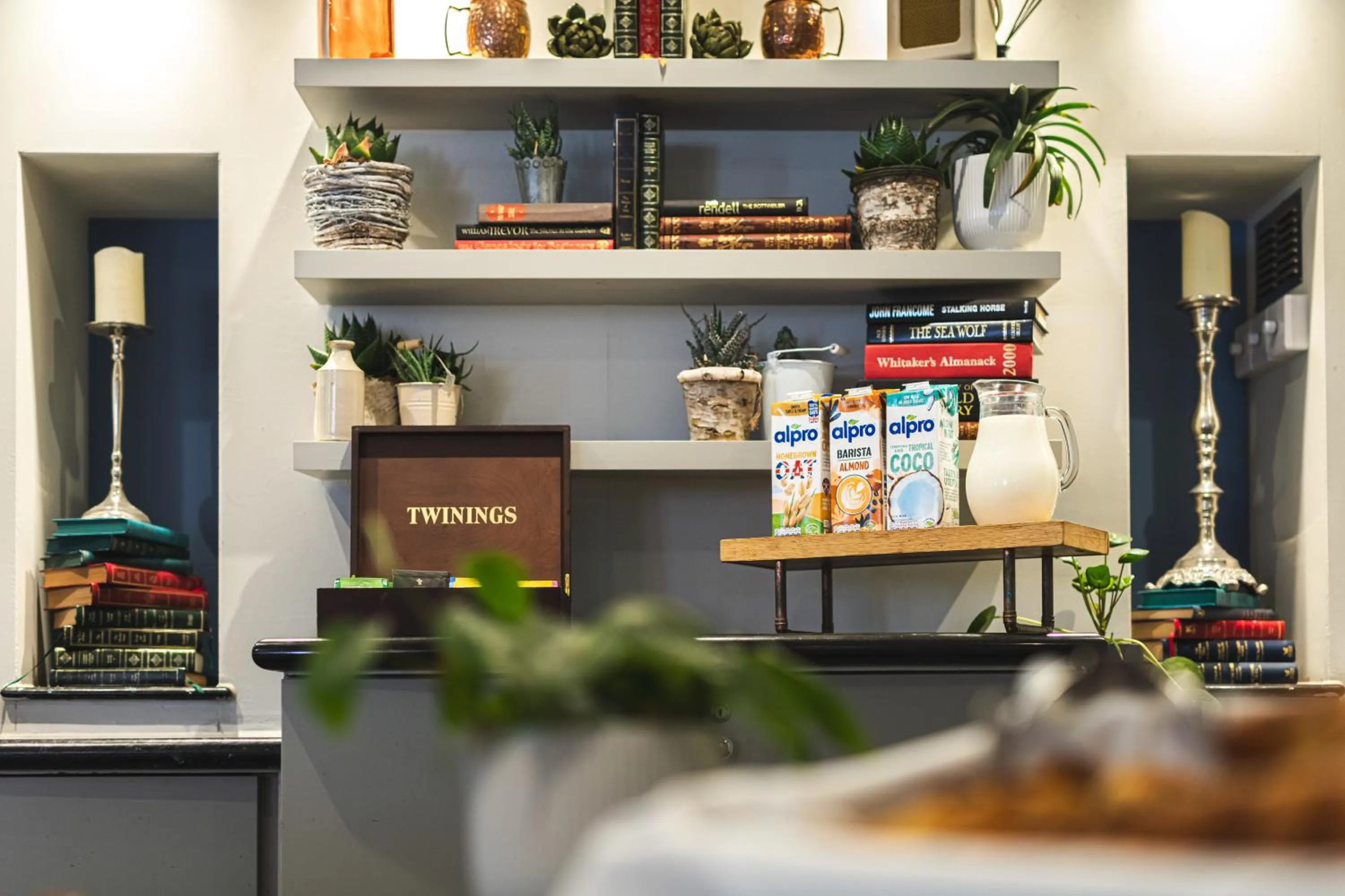 Coffee/tea facilities in Wotton House