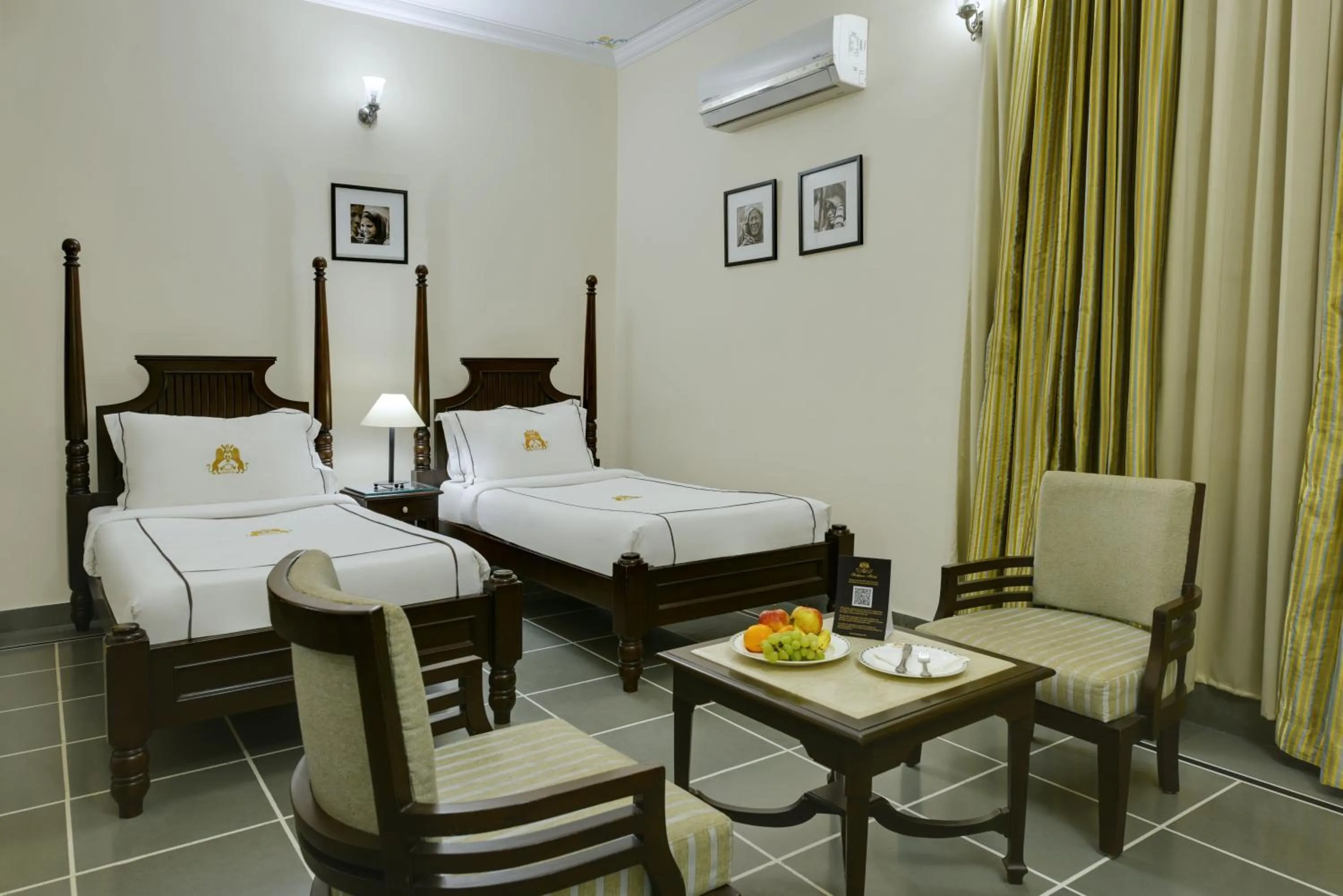 Photo of the whole room, Bed in Shahpura Dev Villa