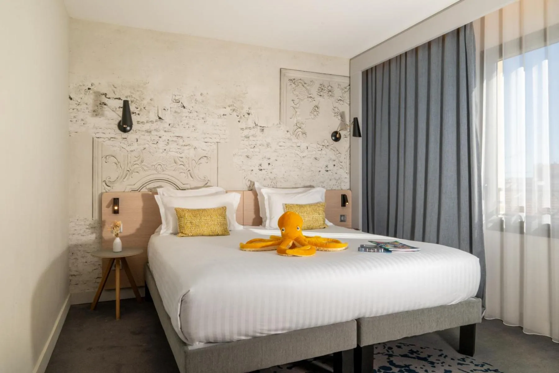 Bedroom, Bed in Nemea Appart Hotel Cannes Palais