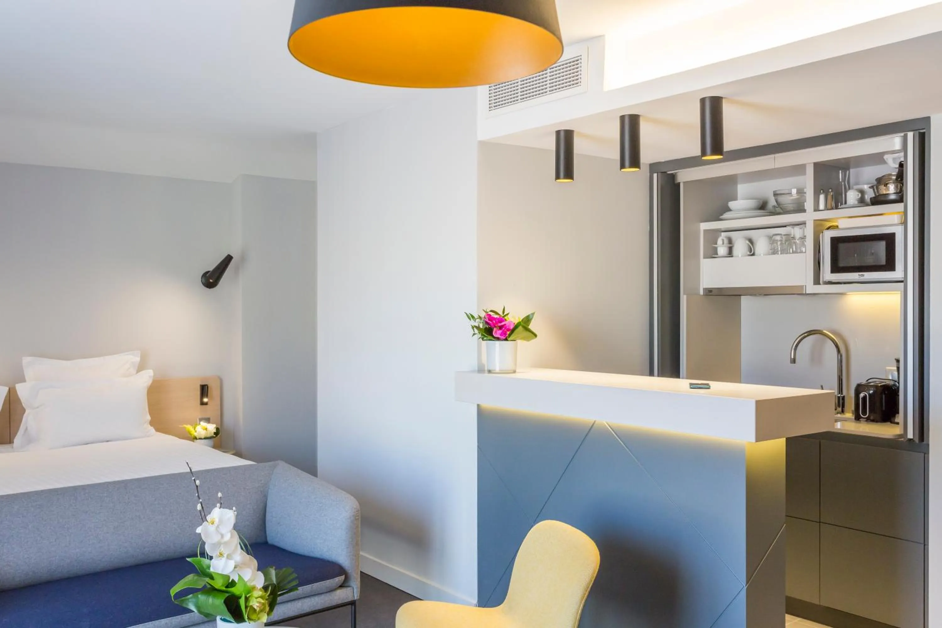 Kitchen or kitchenette in Nemea Appart Hotel Cannes Palais