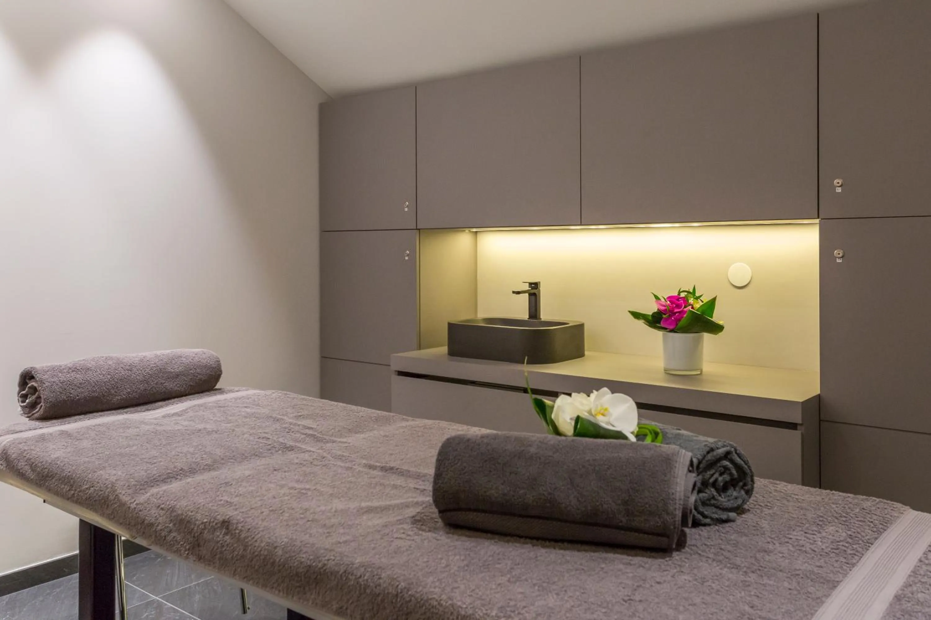 Massage in Nemea Appart Hotel Cannes Palais