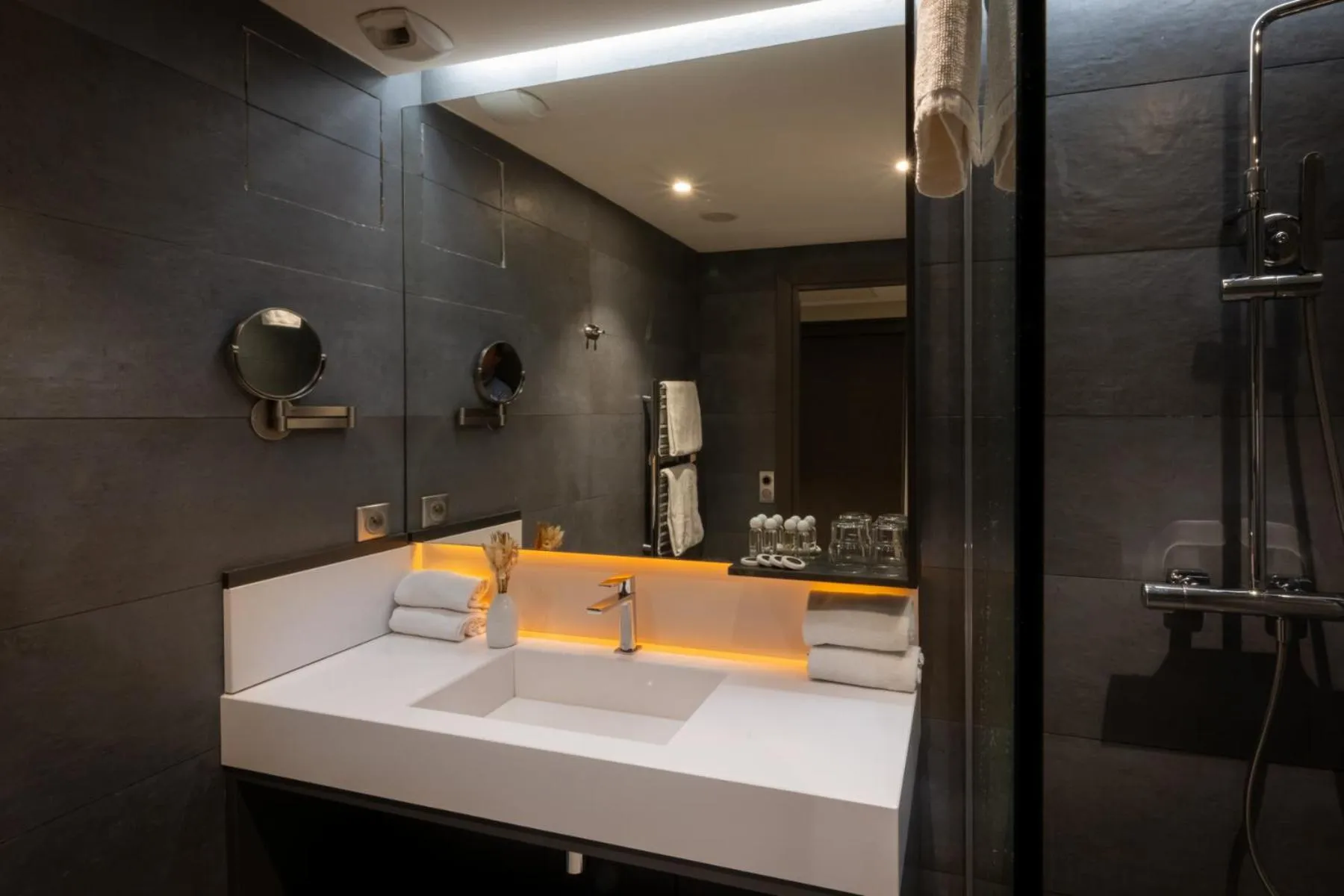 Bathroom in Nemea Appart Hotel Cannes Palais