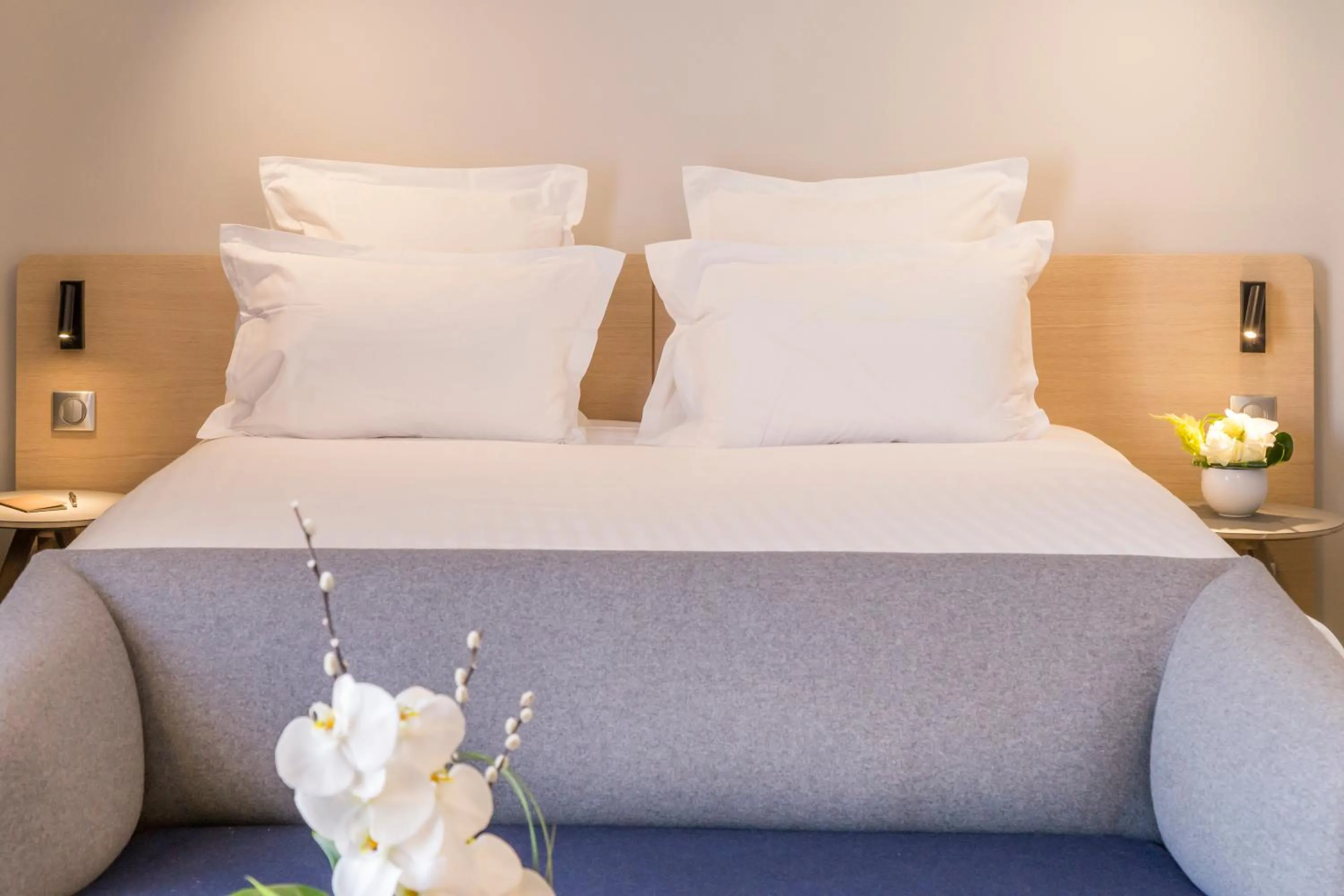 Bedroom, Bed in Nemea Appart Hotel Cannes Palais