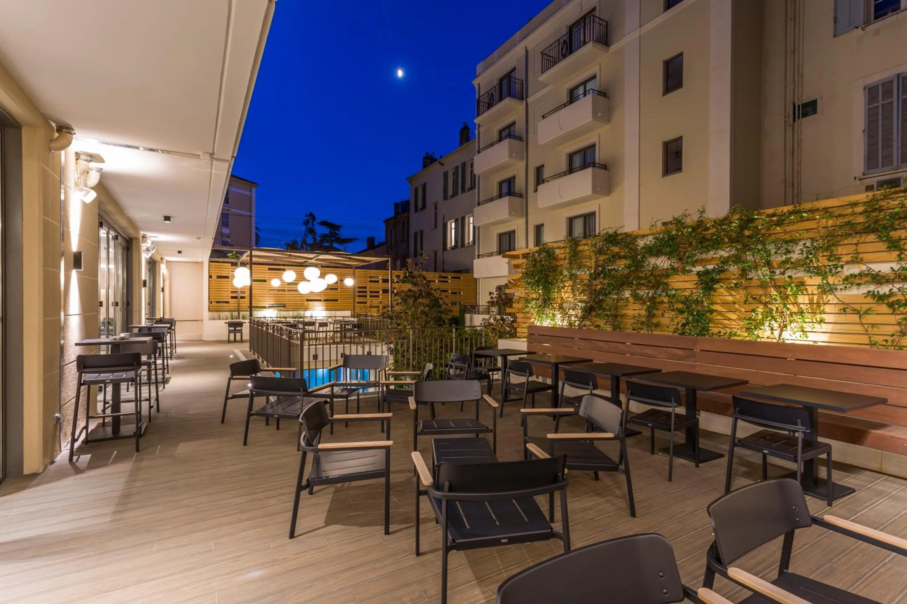 Patio in Nemea Appart Hotel Cannes Palais