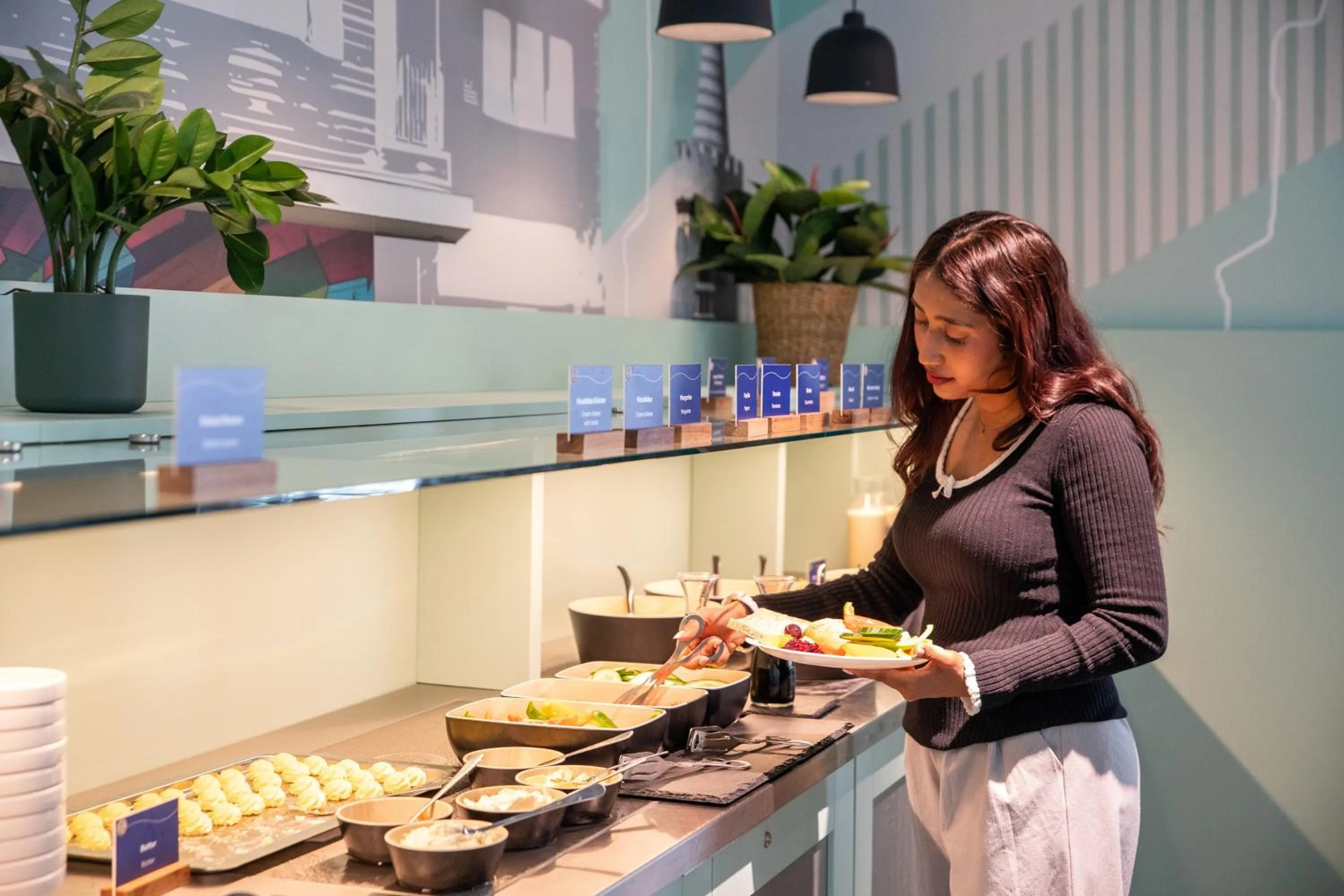 Breakfast in MEININGER Hotel Berlin Airport