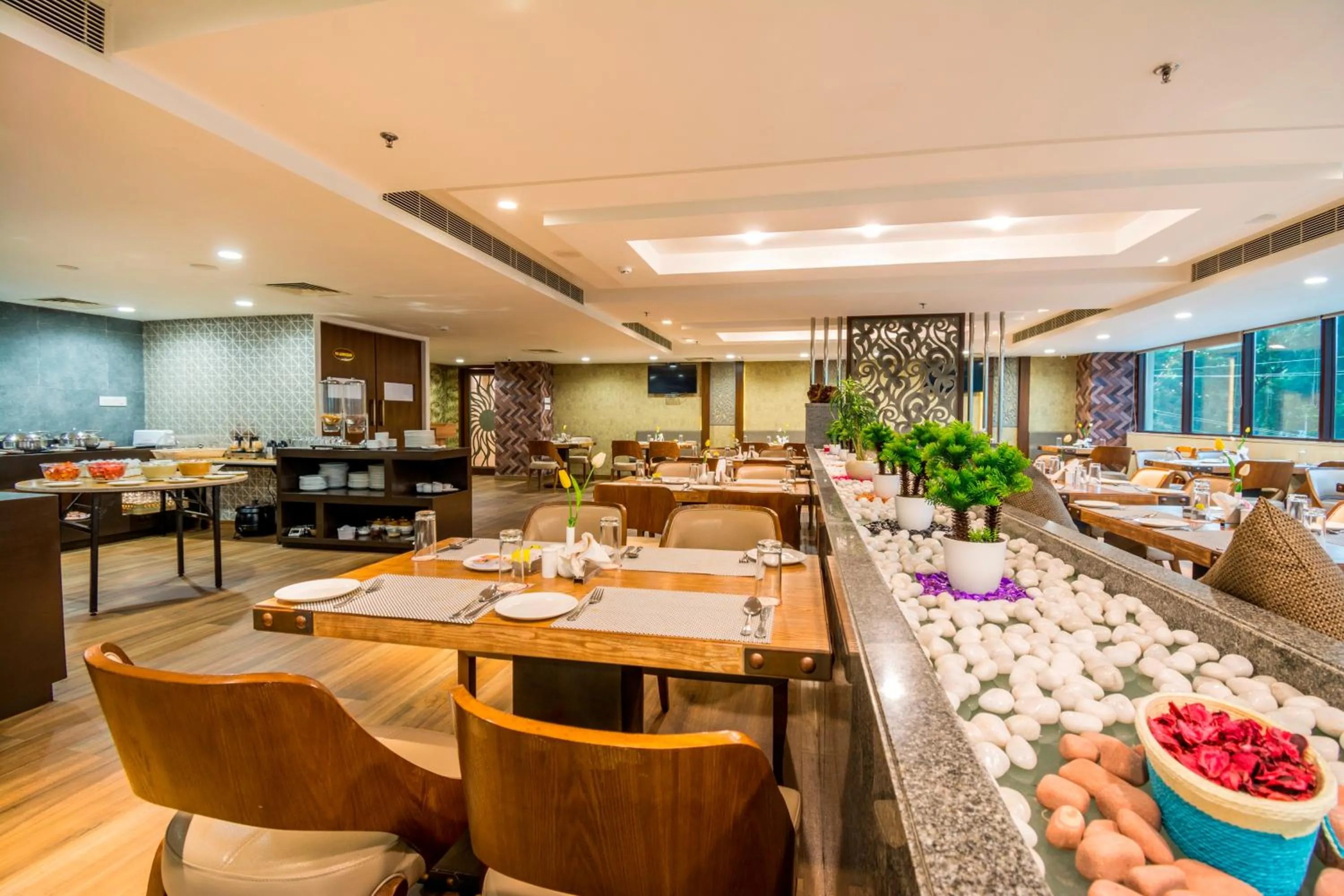 Restaurant/places to eat in The Capital Hotel