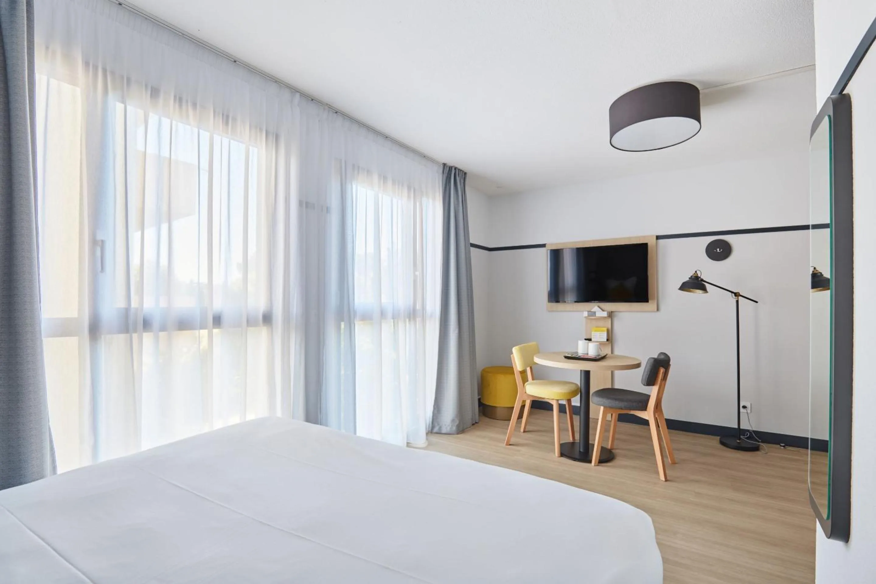 Bedroom, Bed in Appart Hotel Odalys City Aix en Provence Les Floridianes