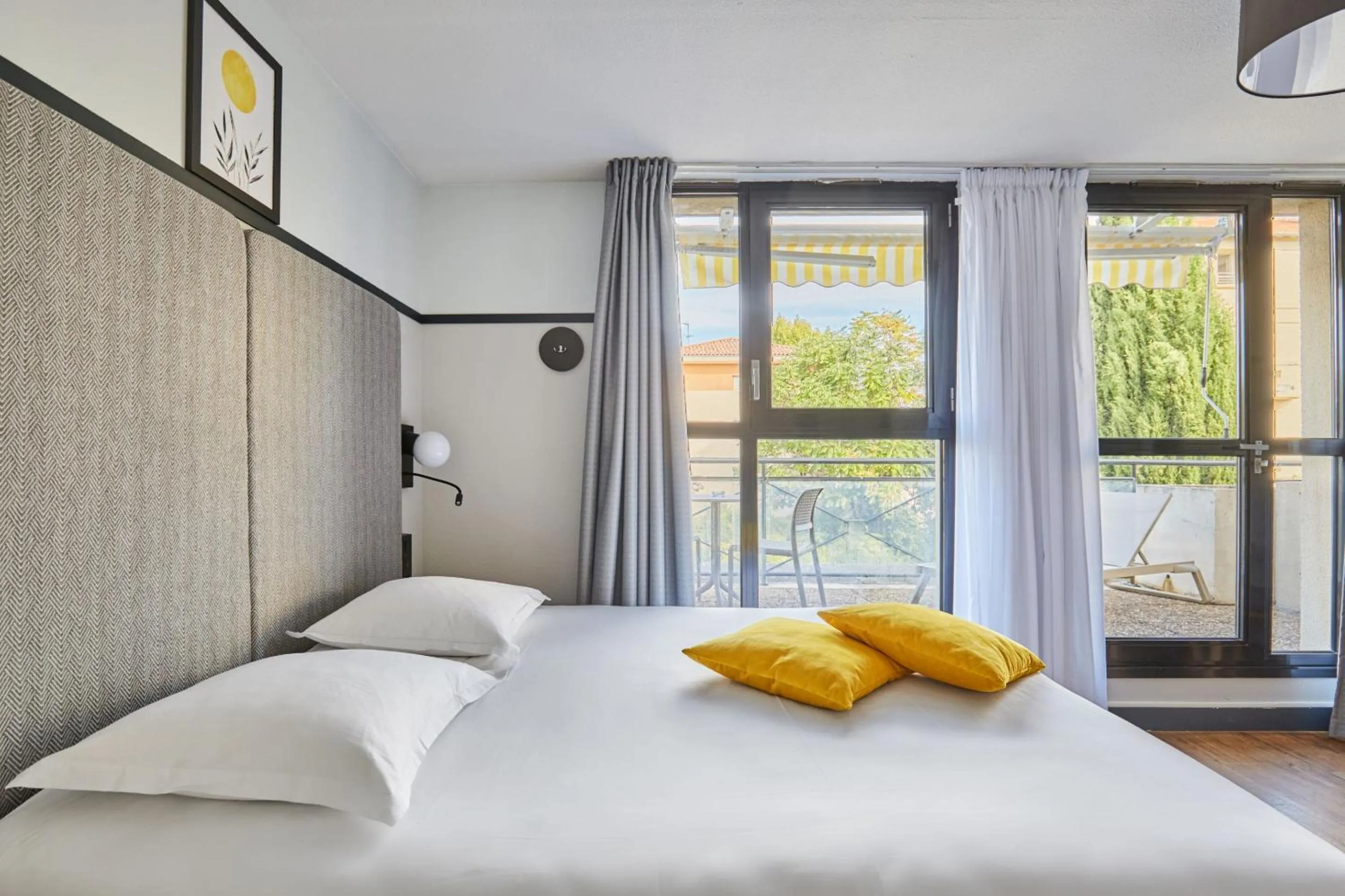 Bedroom, Bed in Appart Hotel Odalys City Aix en Provence Les Floridianes