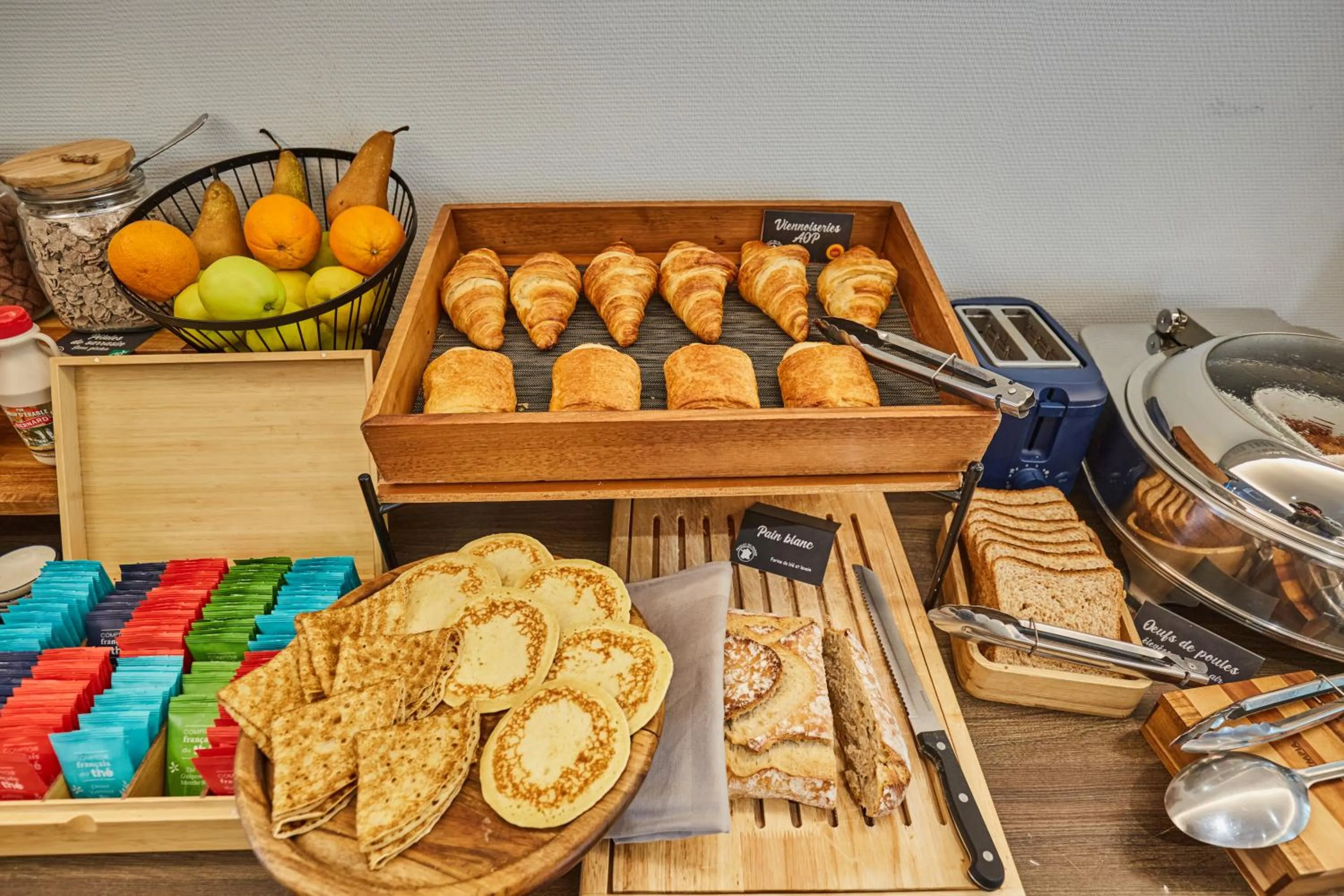 Buffet breakfast in Appart Hotel Odalys City Aix en Provence Les Floridianes