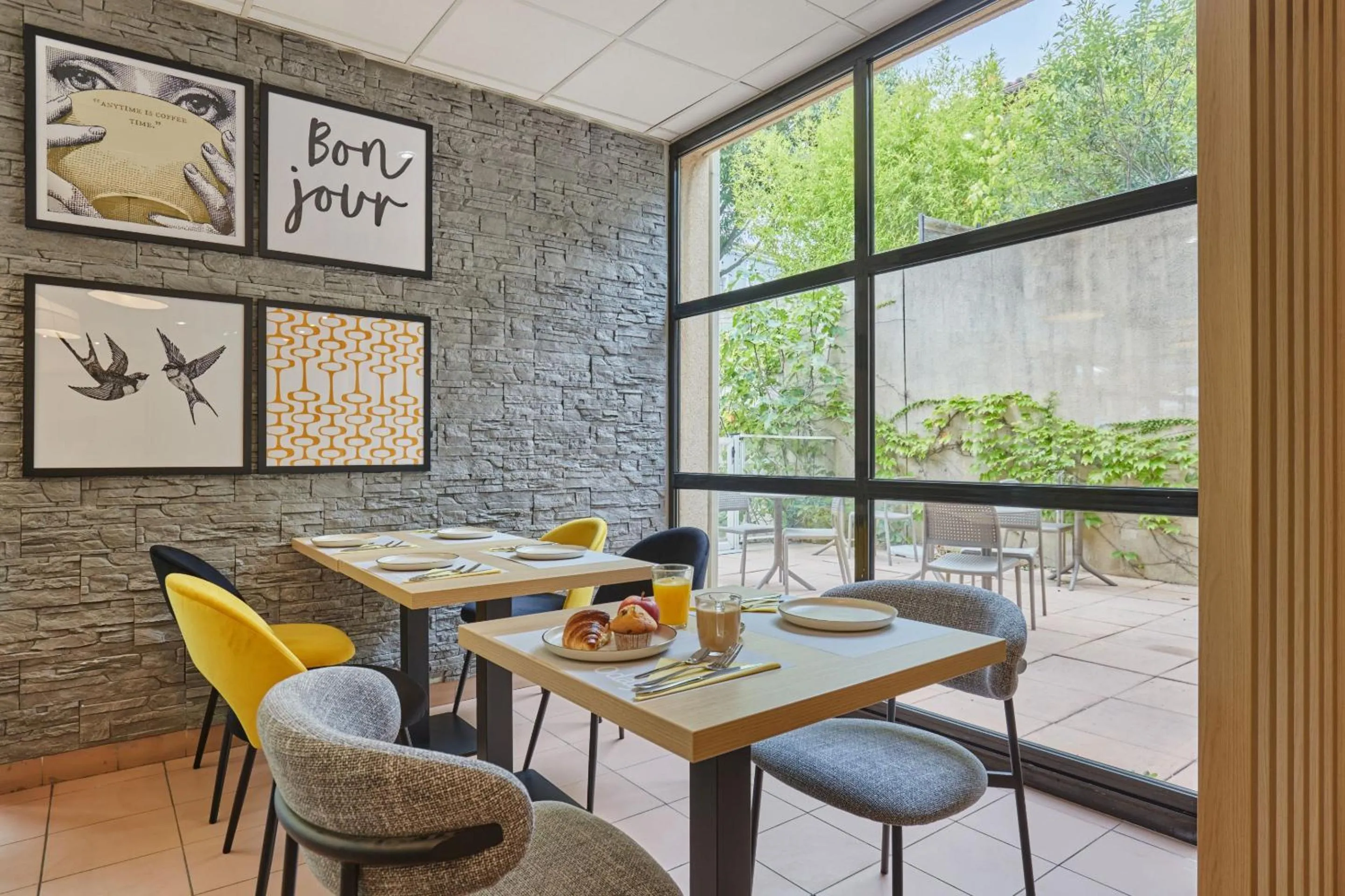 Buffet breakfast in Appart Hotel Odalys City Aix en Provence Les Floridianes