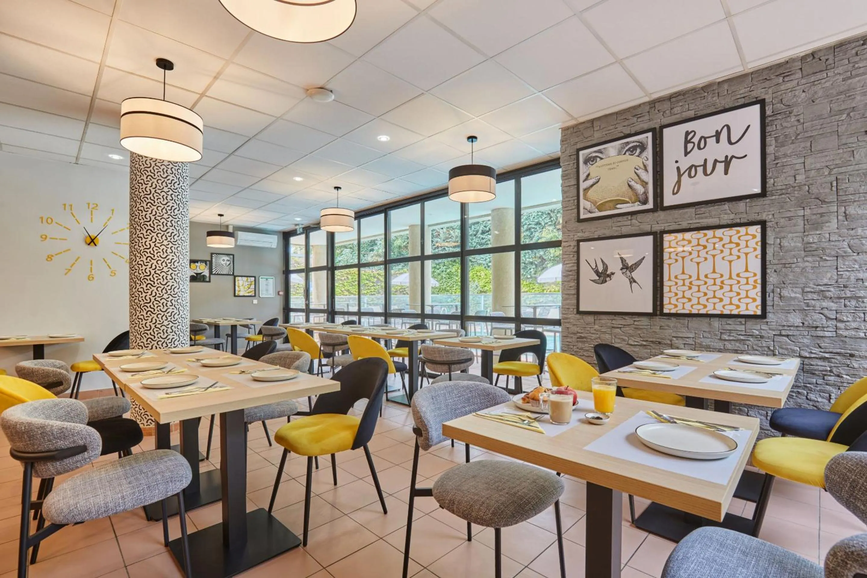 Buffet breakfast in Appart Hotel Odalys City Aix en Provence Les Floridianes