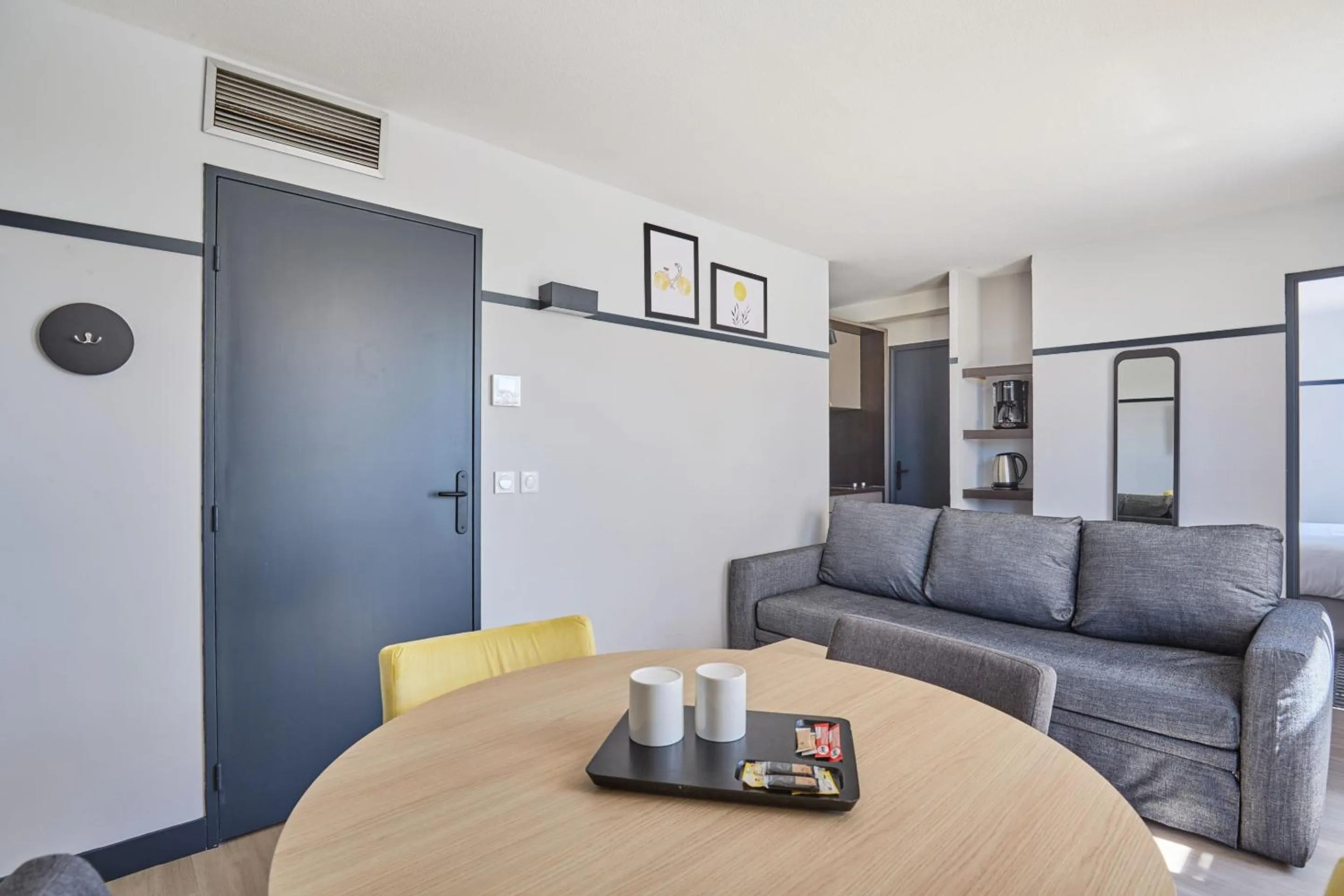 Seating area in Appart Hotel Odalys City Aix en Provence Les Floridianes