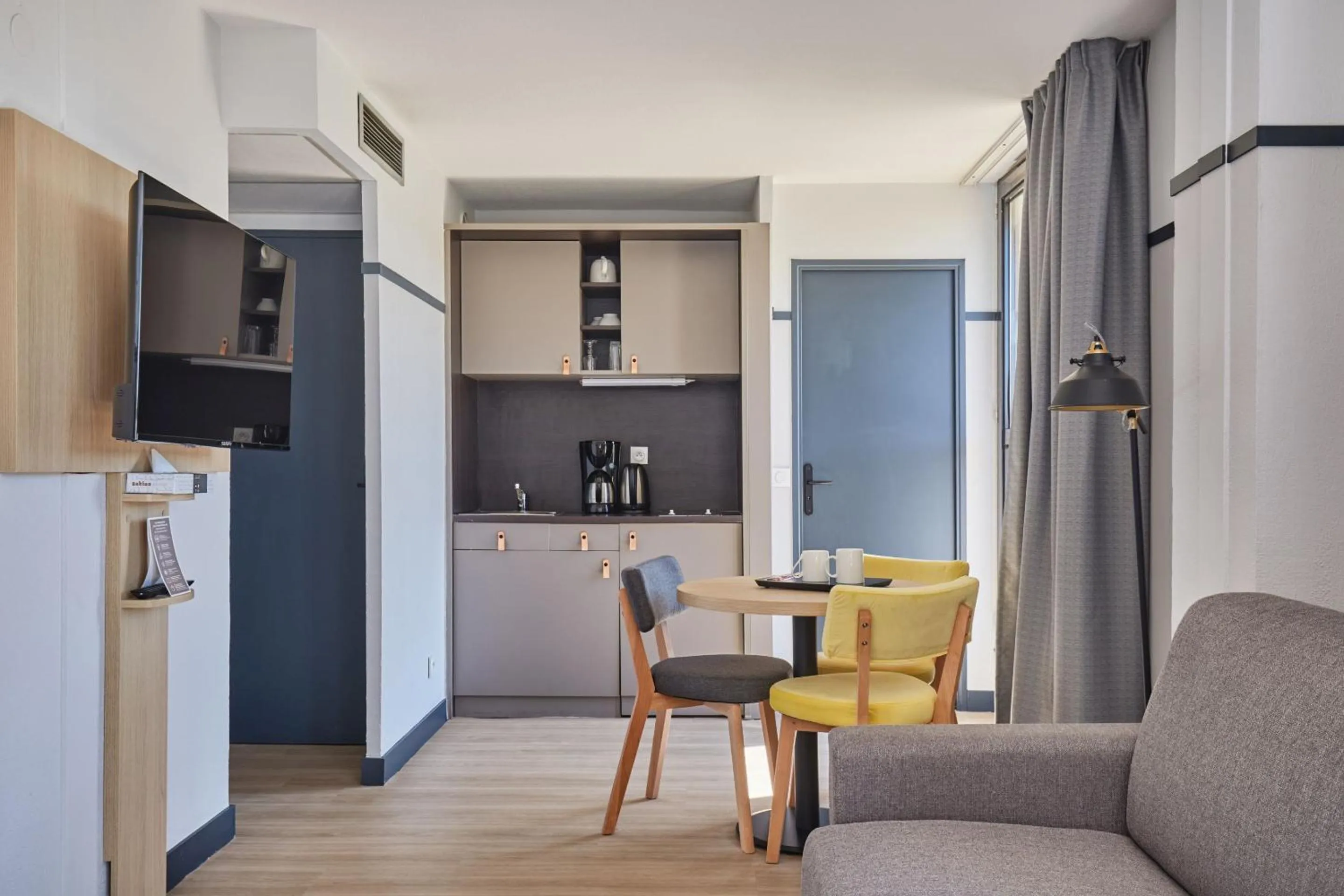 Kitchen or kitchenette in Appart Hotel Odalys City Aix en Provence Les Floridianes