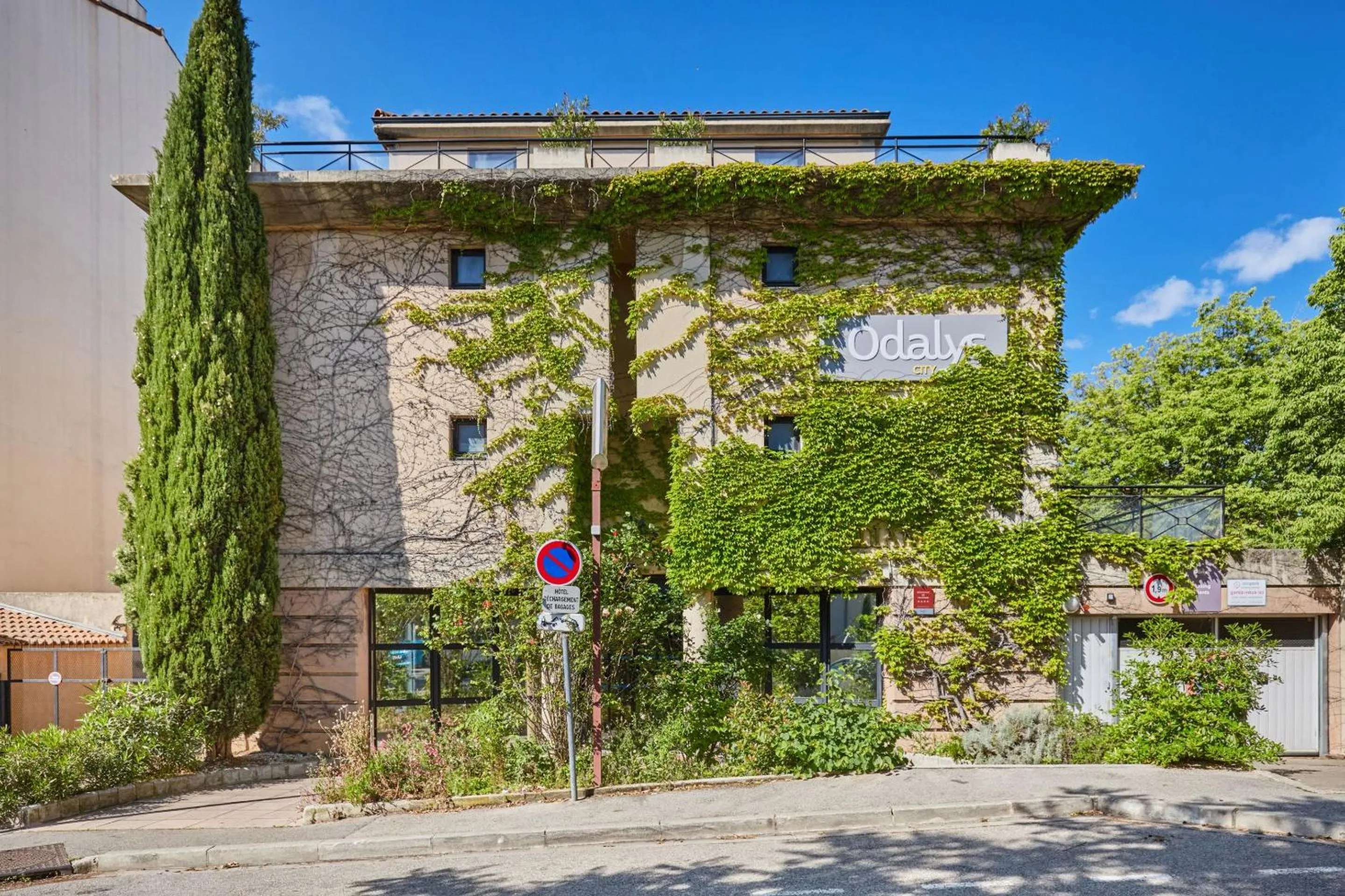 Property building in Appart Hotel Odalys City Aix en Provence Les Floridianes