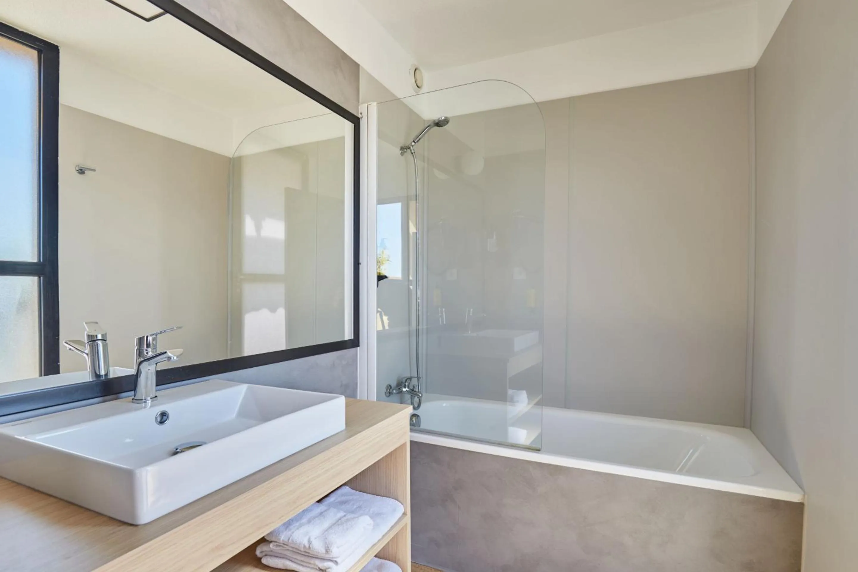 Bathroom in Appart Hotel Odalys City Aix en Provence Les Floridianes